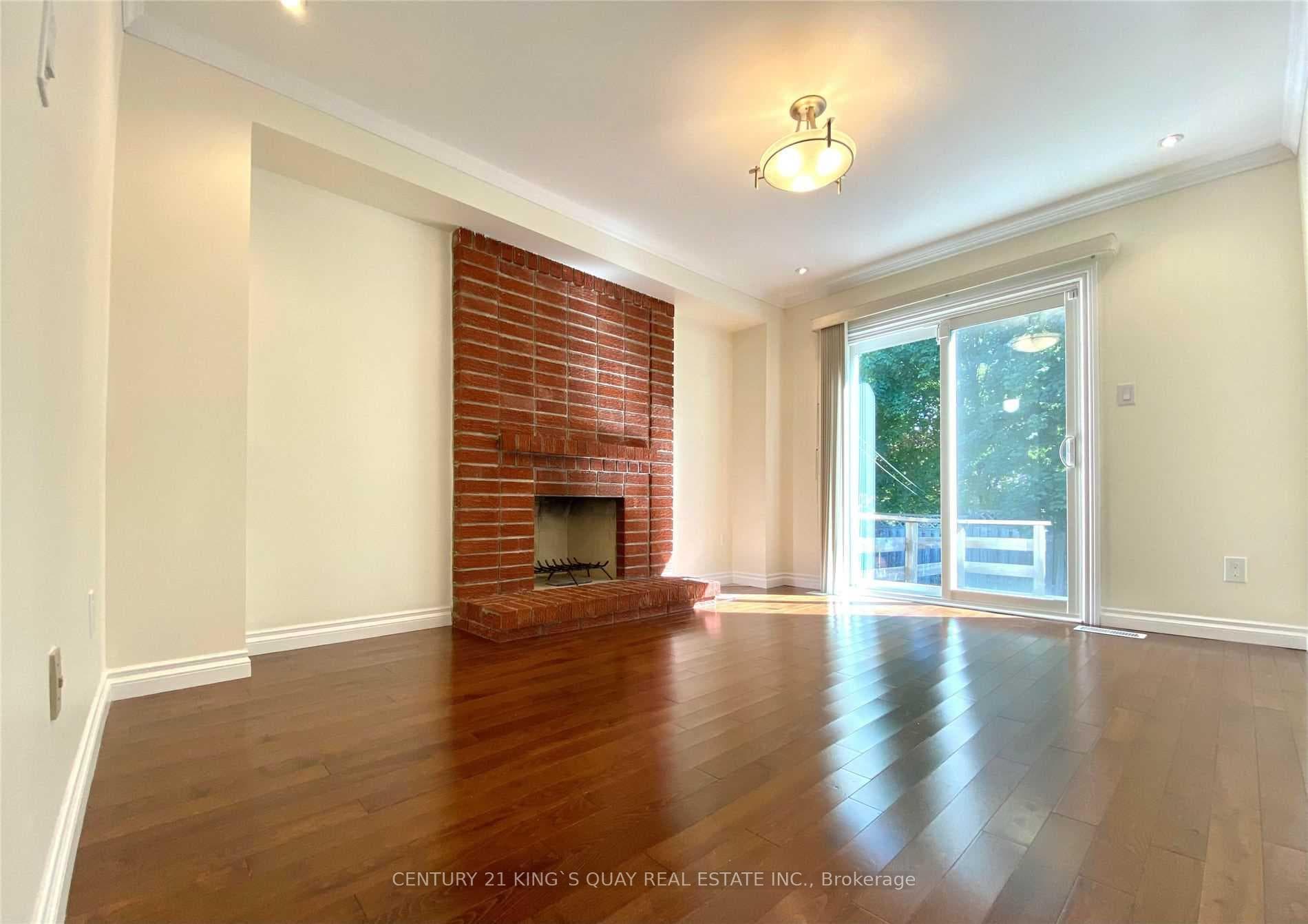 214 Forsyth Road photo 5