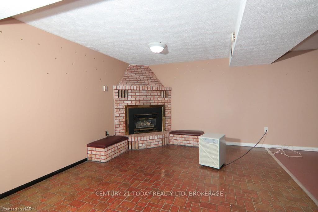 Recreation room with gas fireplace
