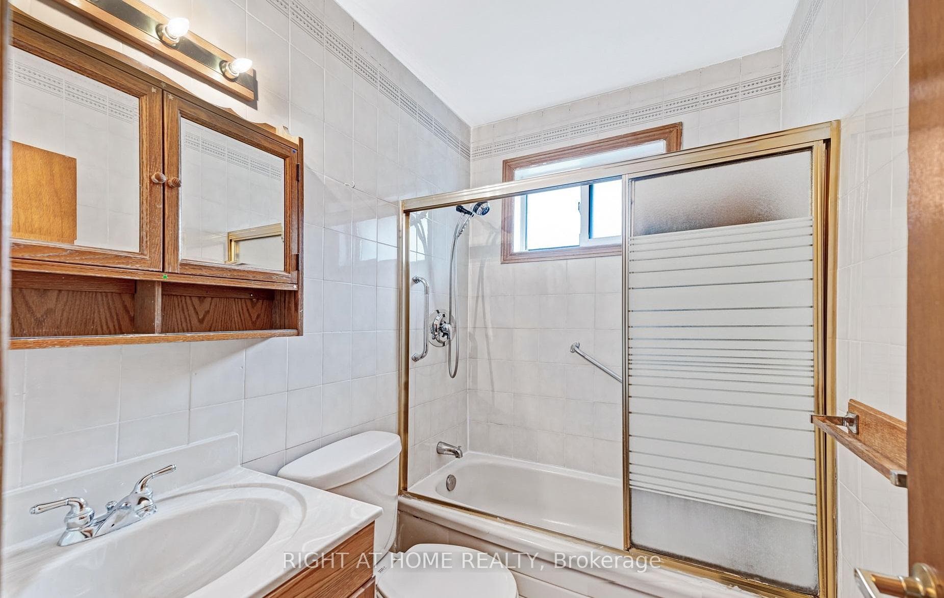 Full Bath Main Fl