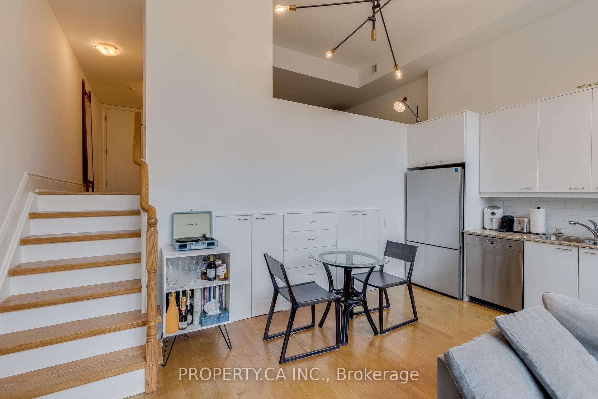 437 Roncesvalles Avenue Unit 211 photo 8