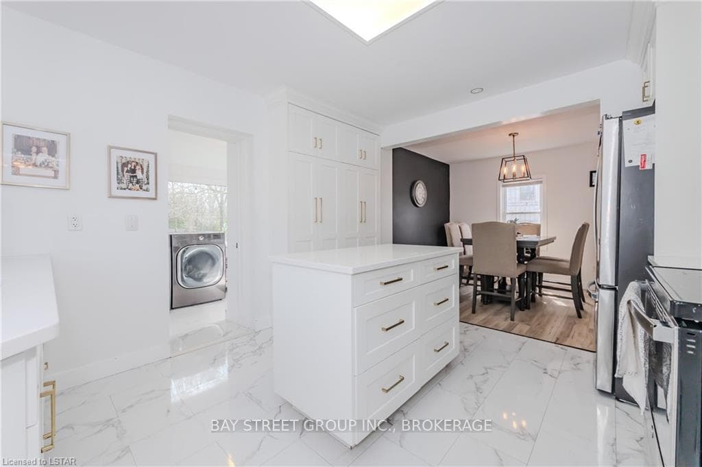 136 WOOLWICH Street photo 29