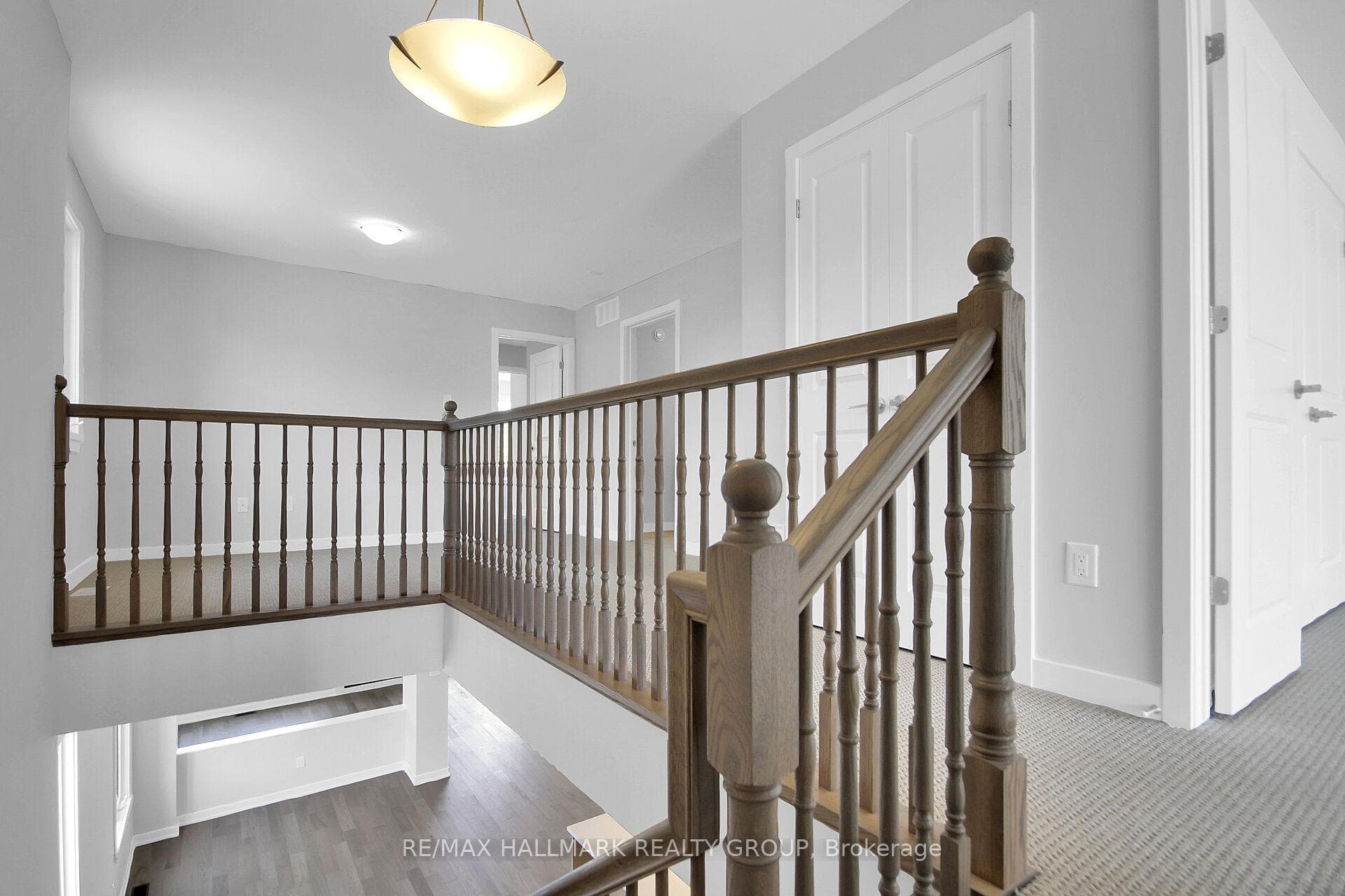 749 NEWSTEAD Crescent photo 24
