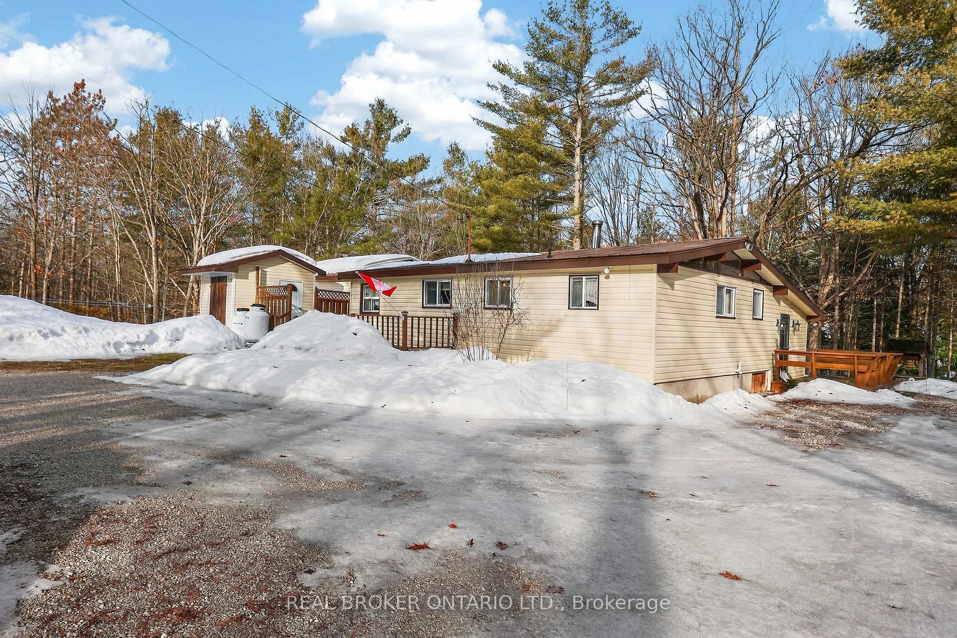 7862 Park Lane Crescent photo 2