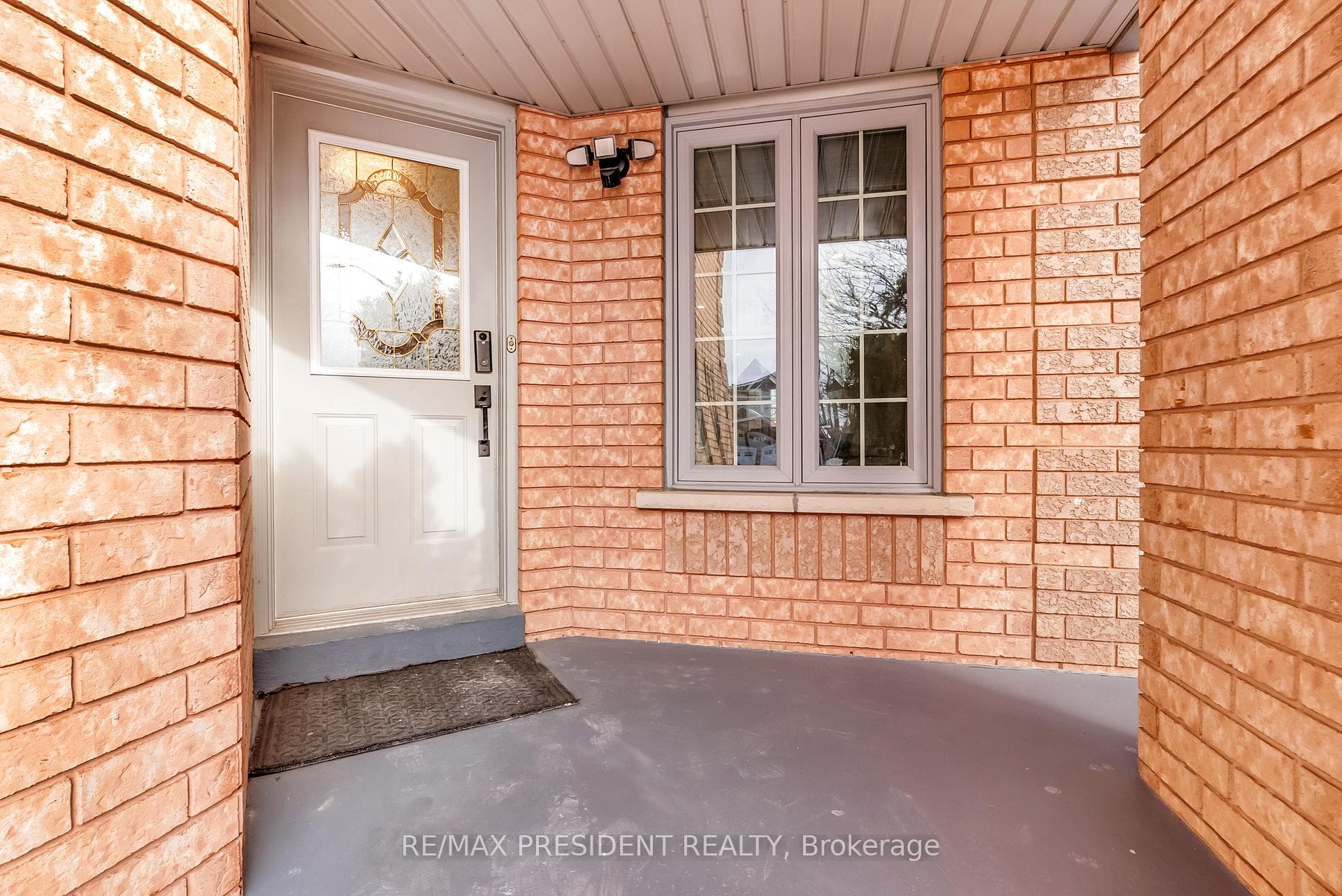 7031 Graydon Court photo 5