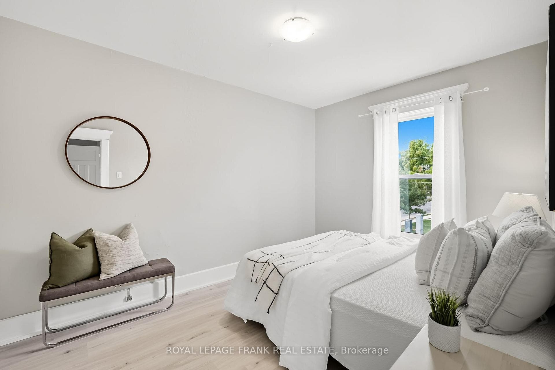 798 GEORGE Street photo 30