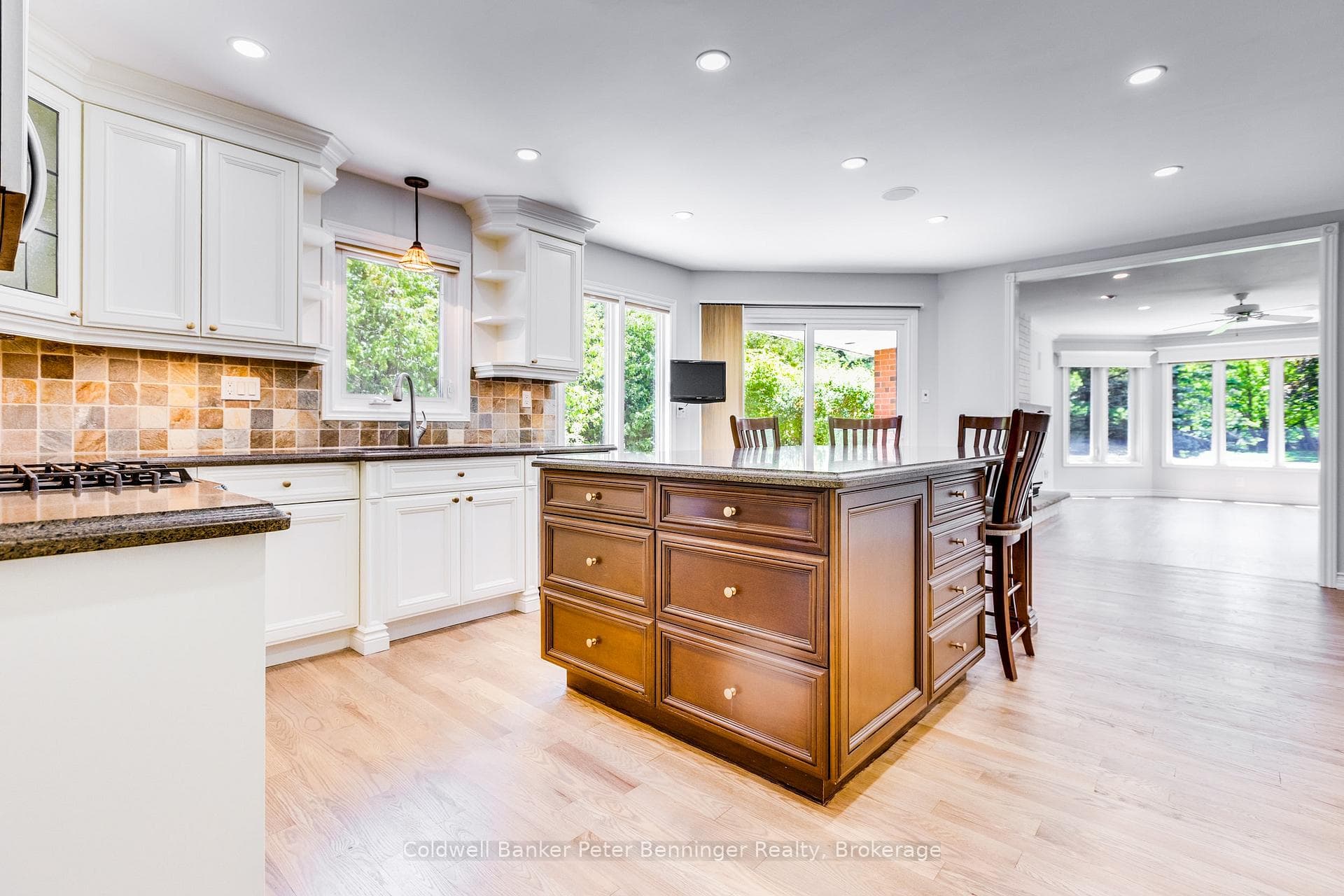152 Treegrove Circle photo 9
