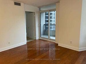 15 Northtown Way Unit 818 photo 1