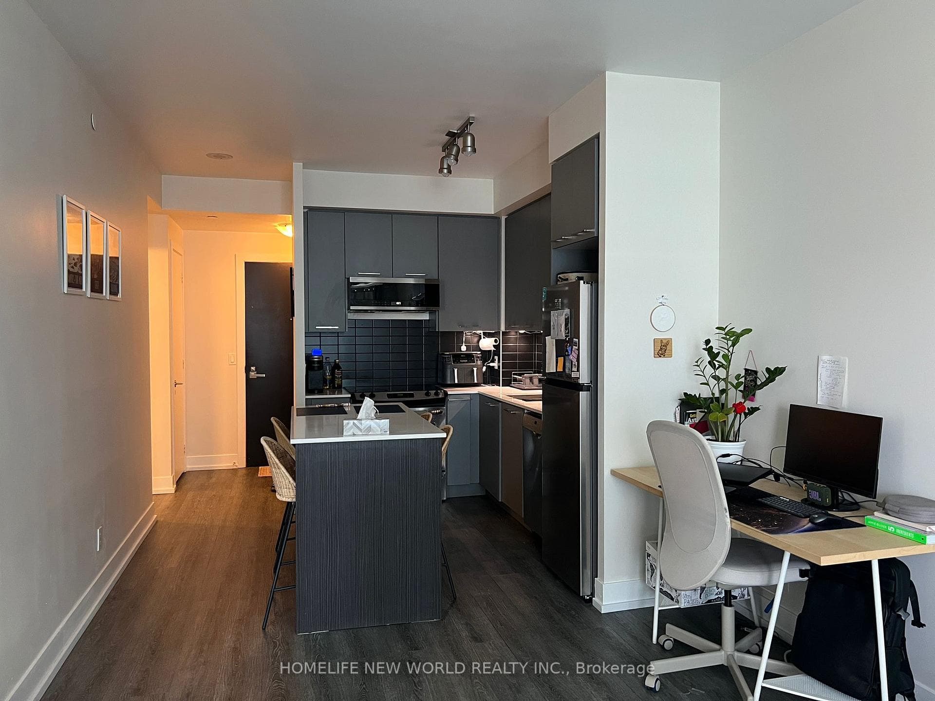 9471 Yonge Street Unit 645 photo 2