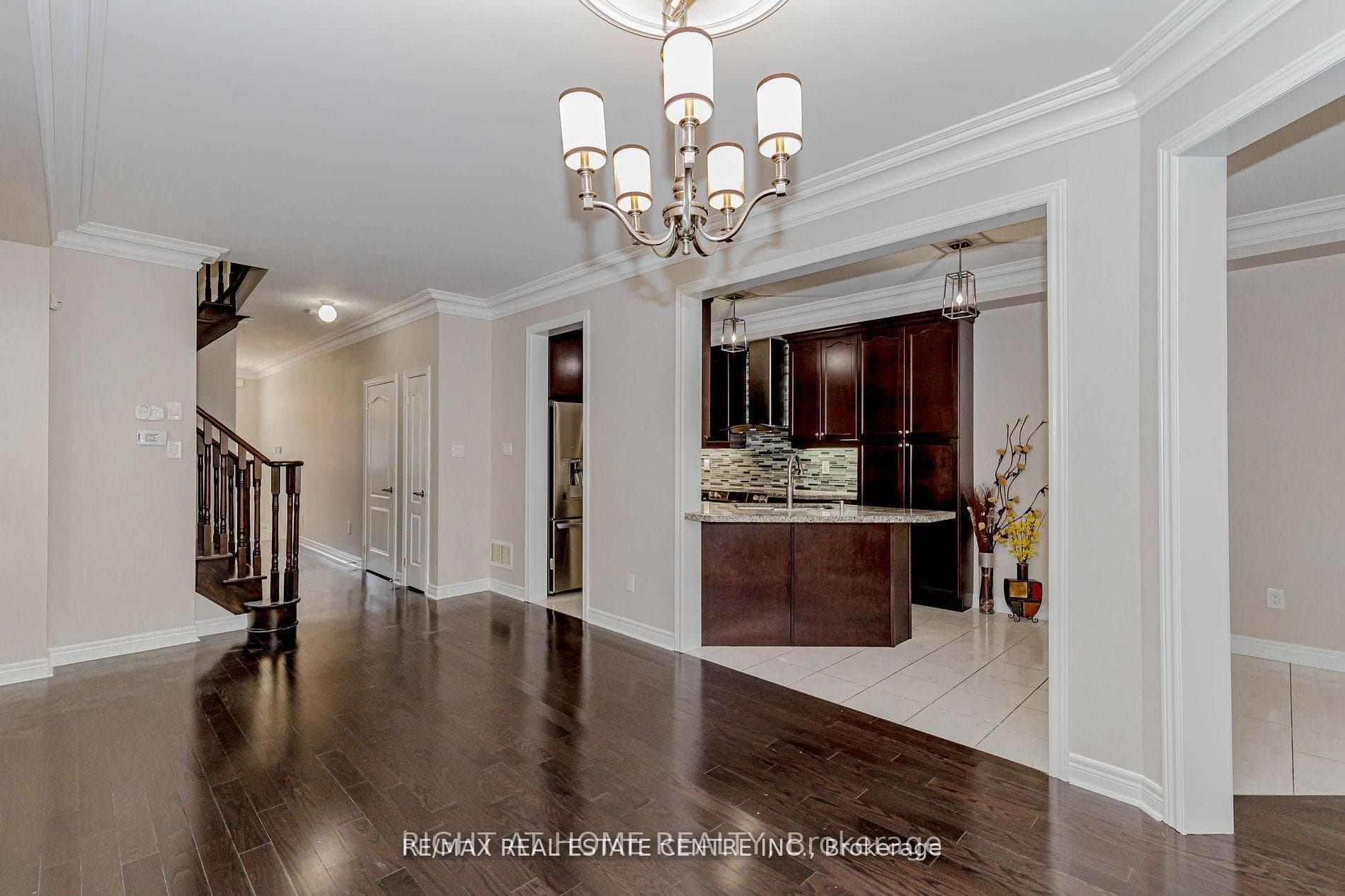 20 Gower Crescent Unit (Upper) photo 5