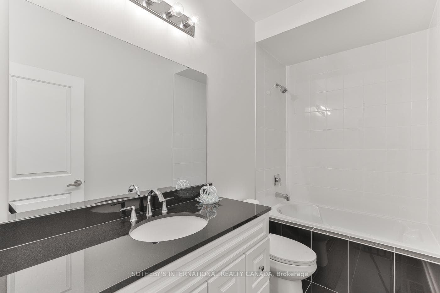 101 Glengarry Crescent photo 17