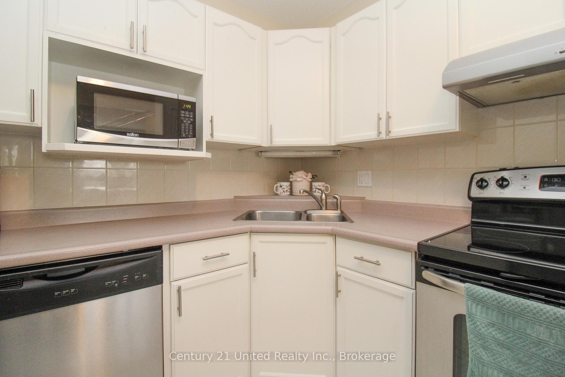 1110 Clonsilla Avenue Unit 204 photo 11