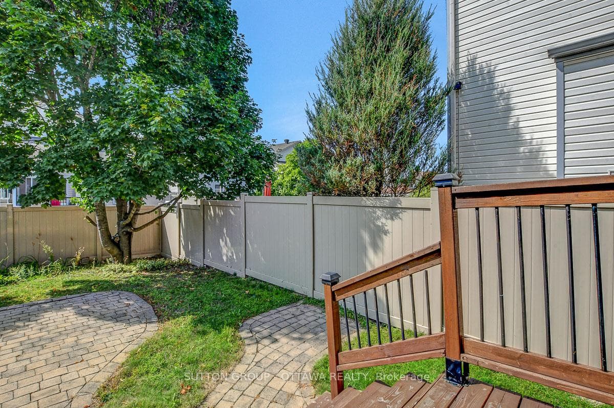 982 Como Crescent photo 45