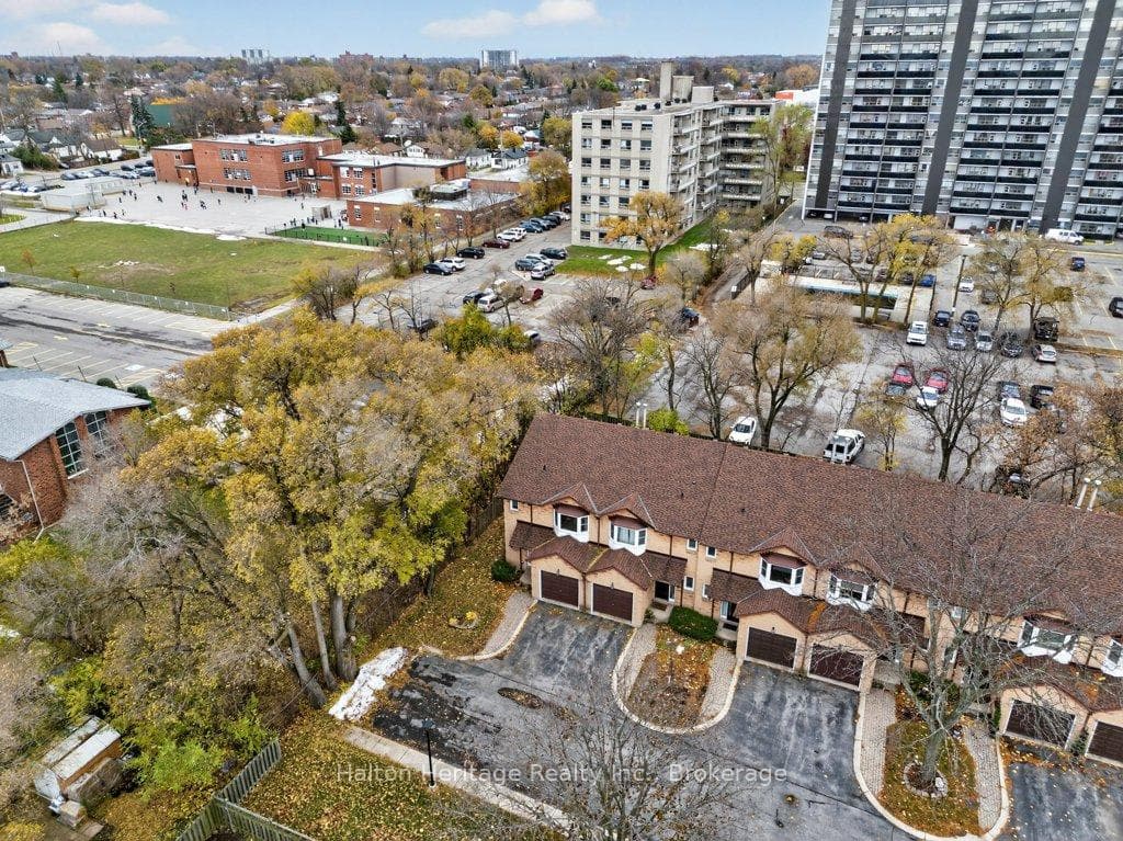 14 Brucedale Avenue photo 32
