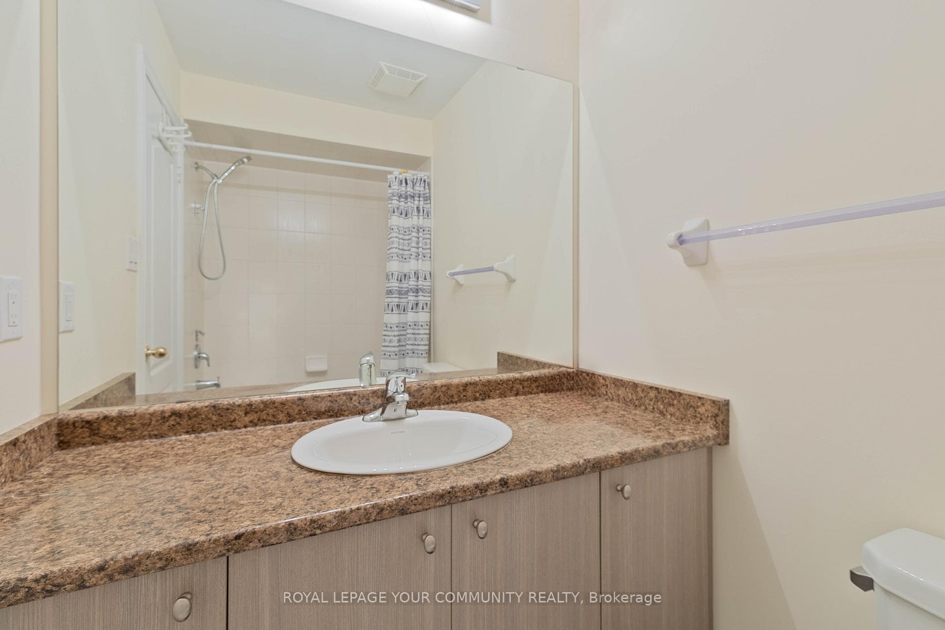 8777 Dufferin Street Unit 4 photo 22