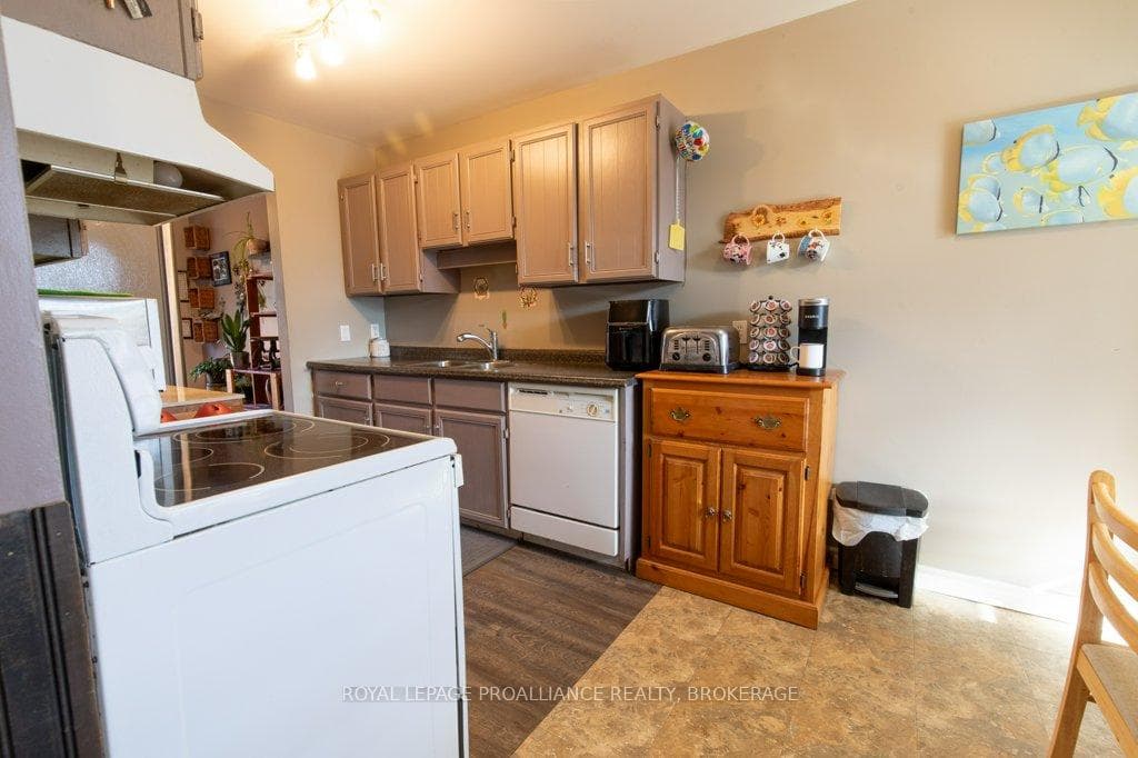 1135 Bittersweet Place photo 3