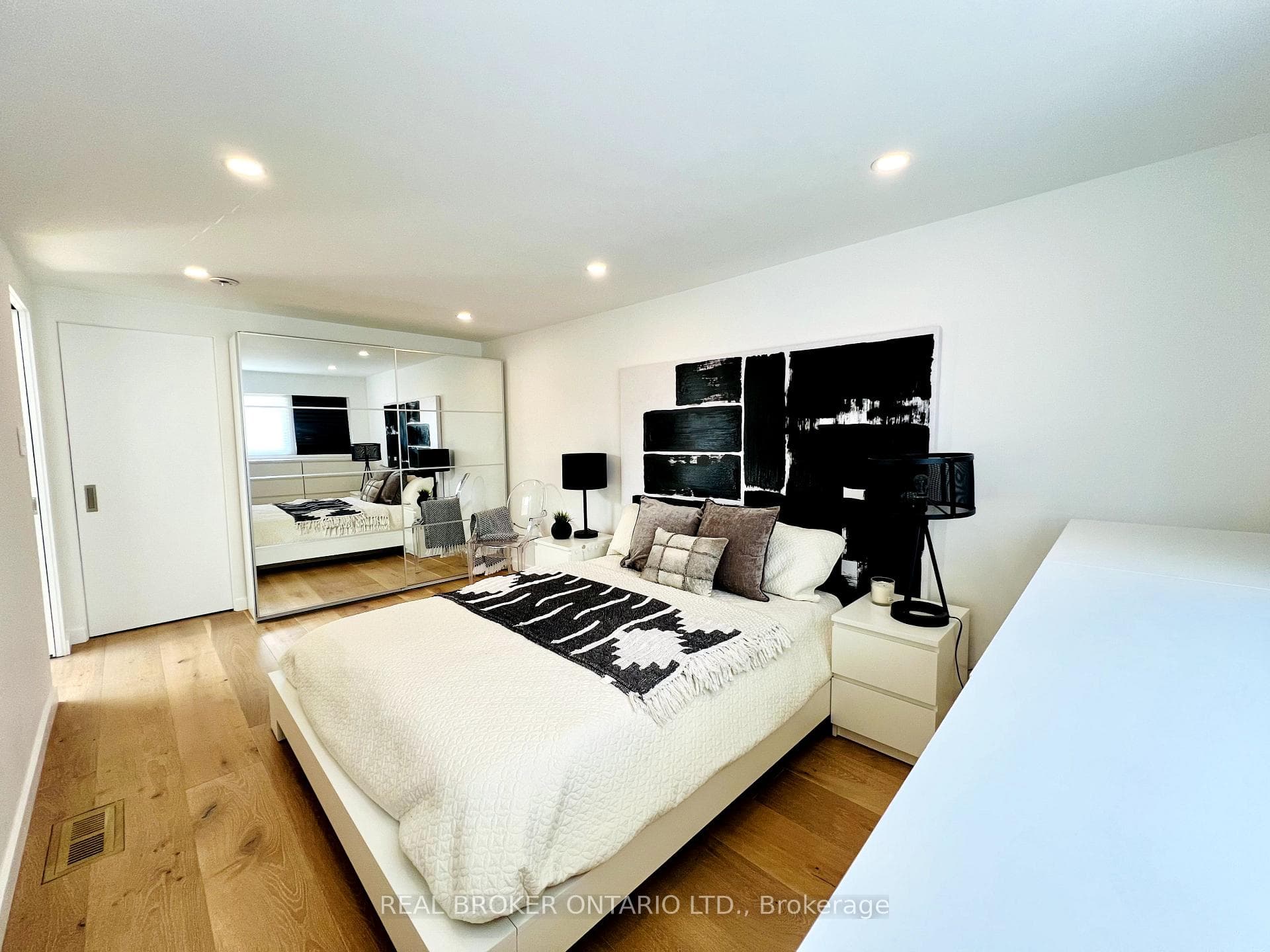 51 Castlemere Crescent photo 8