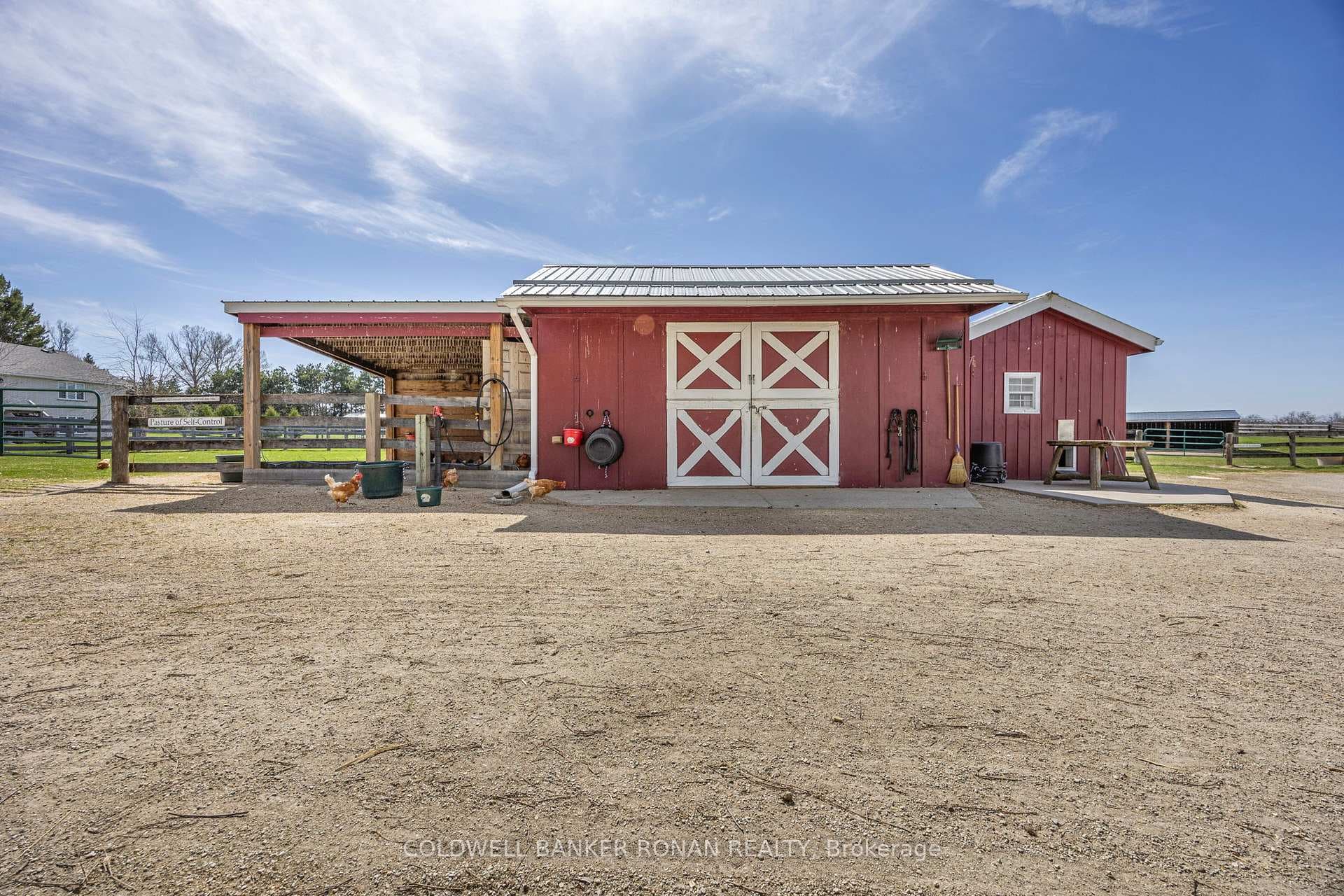 2 Stall Barn with run in and attached paddock