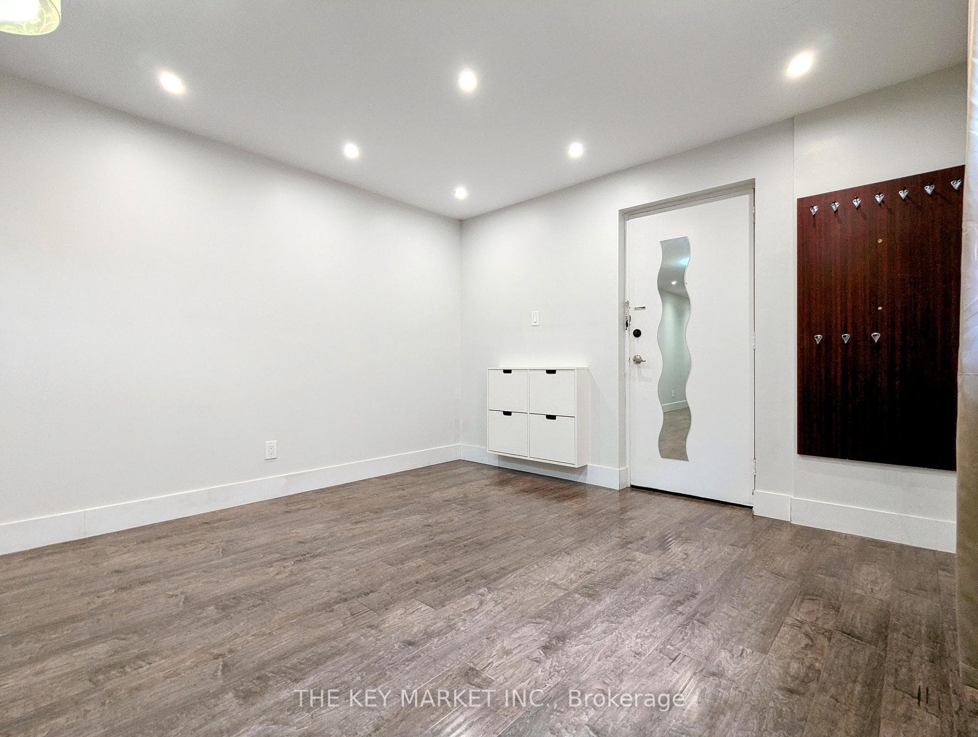 211 St Clements Avenue Unit 2 photo 4
