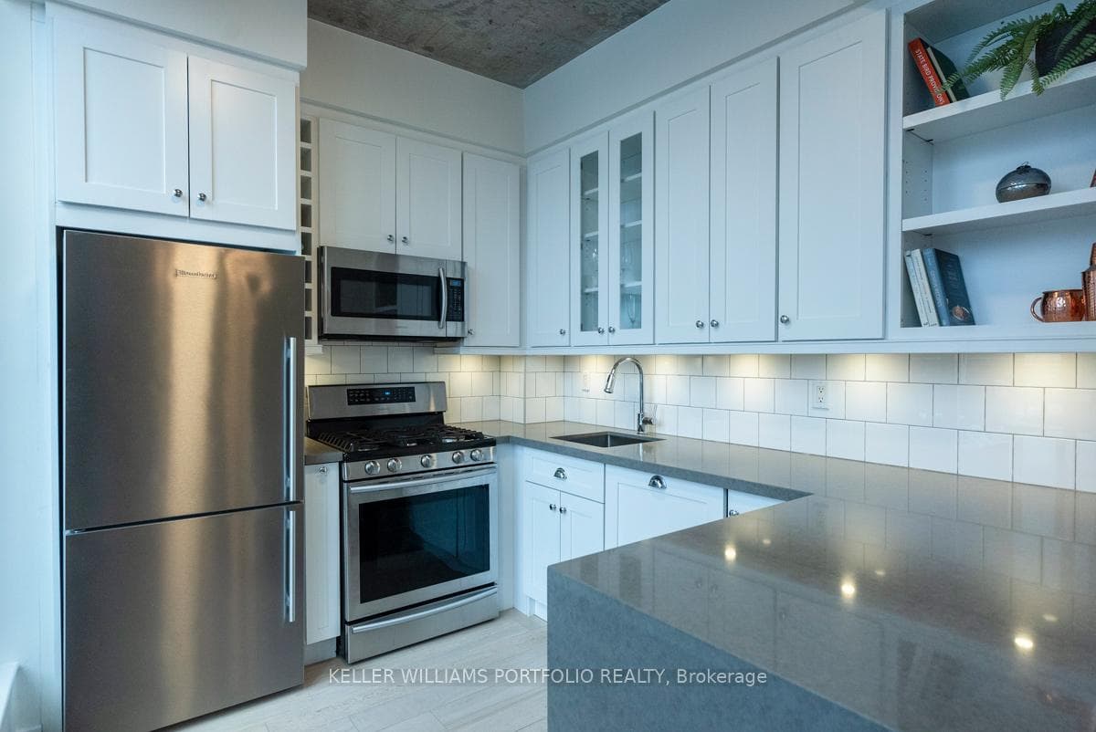 301 Markham Street Unit 806 photo 10