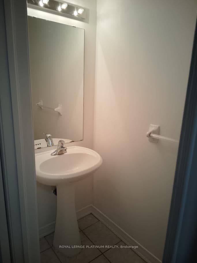 364 Krotone Crescent photo 16