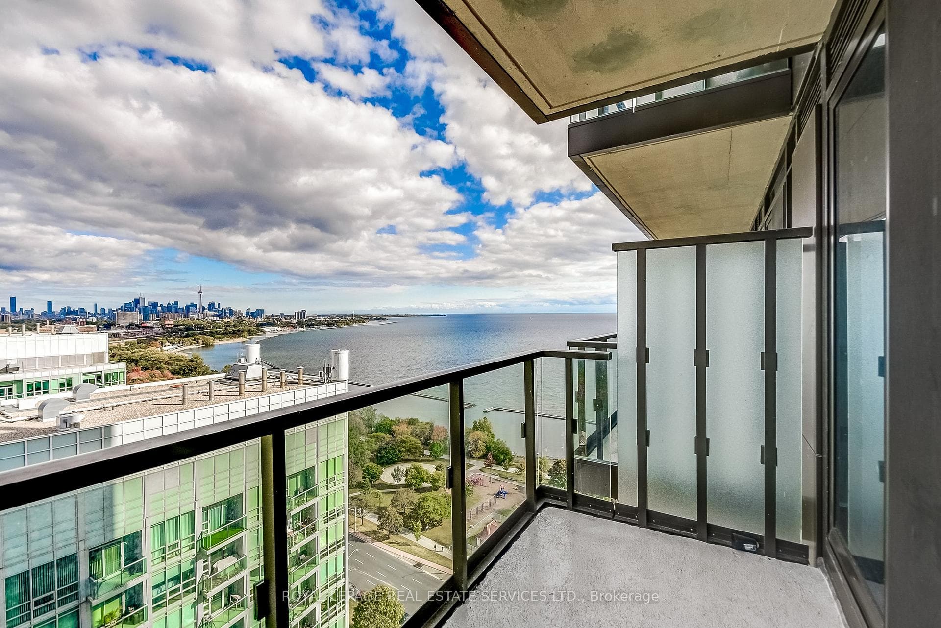 balcony views of Lake Ontario & CN Tower
