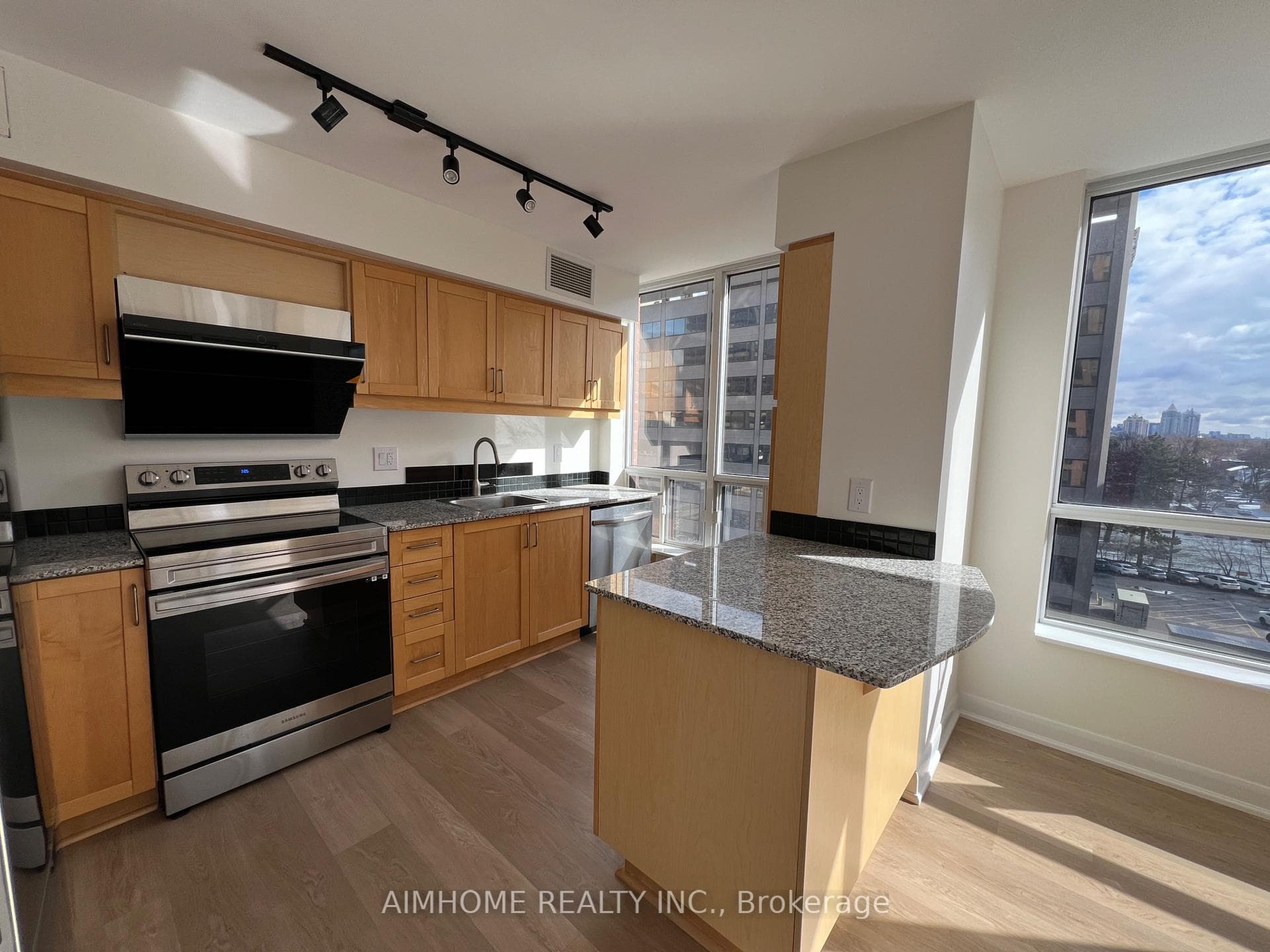 33 Sheppard Avenue Unit 702 photo 9