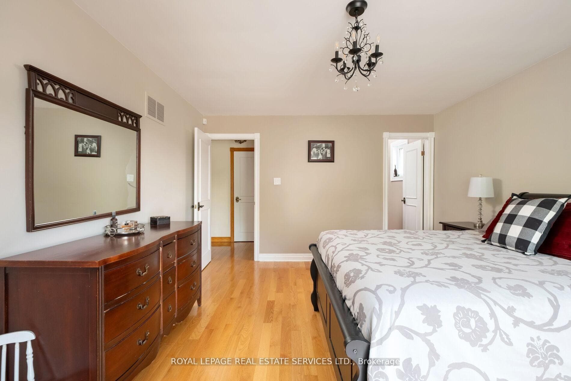 15 Westroyal Road photo 23