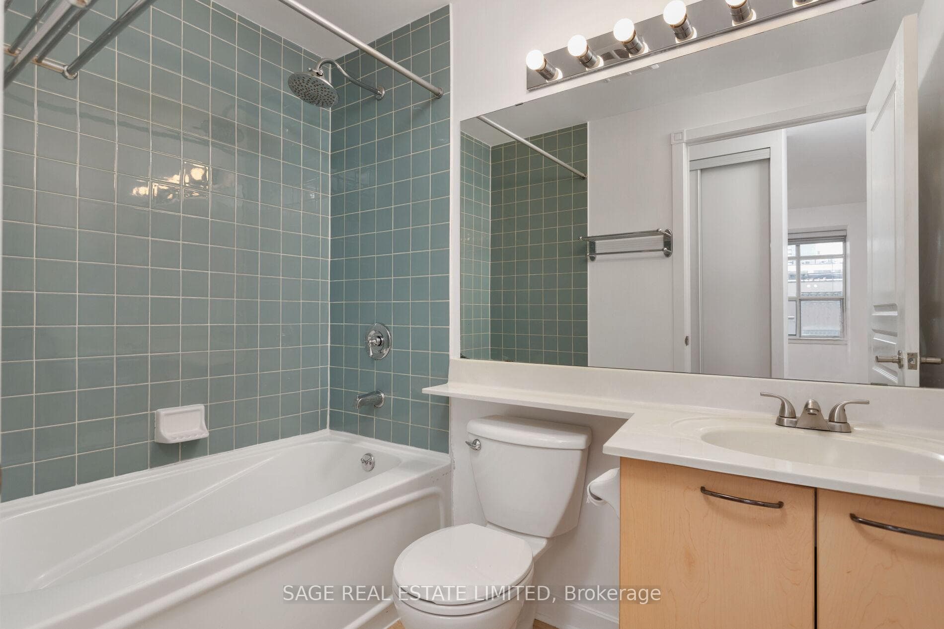 438 Richmond Street Unit 816 photo 36