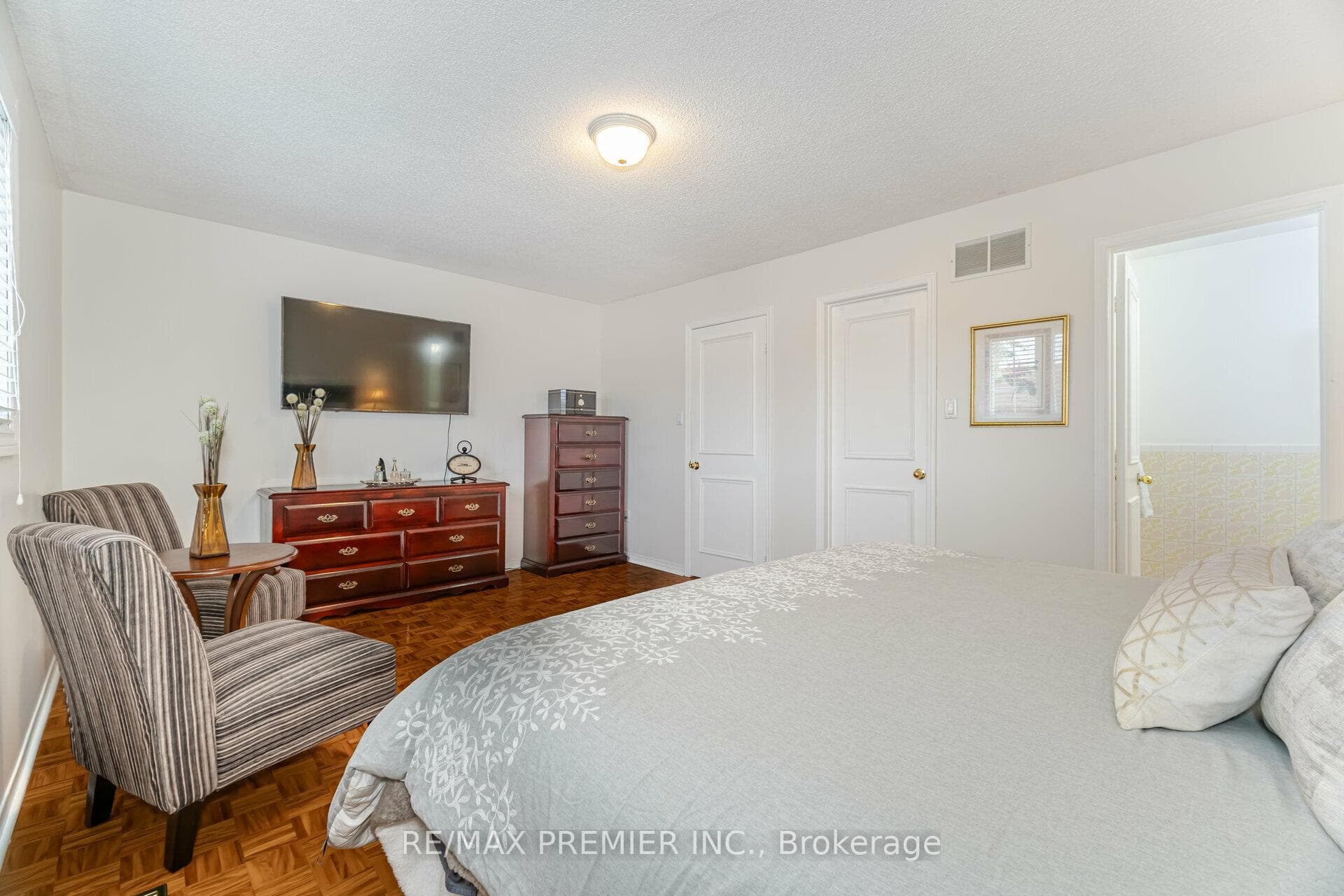 40 Agincourt Road photo 17