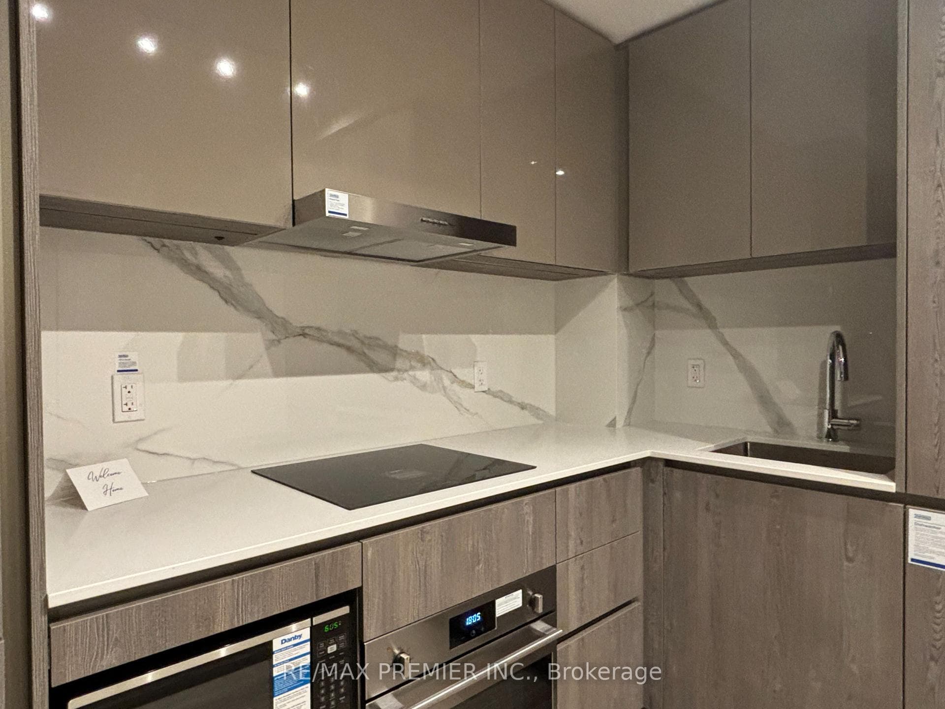 8 Interchange Way Unit 5815 photo 1