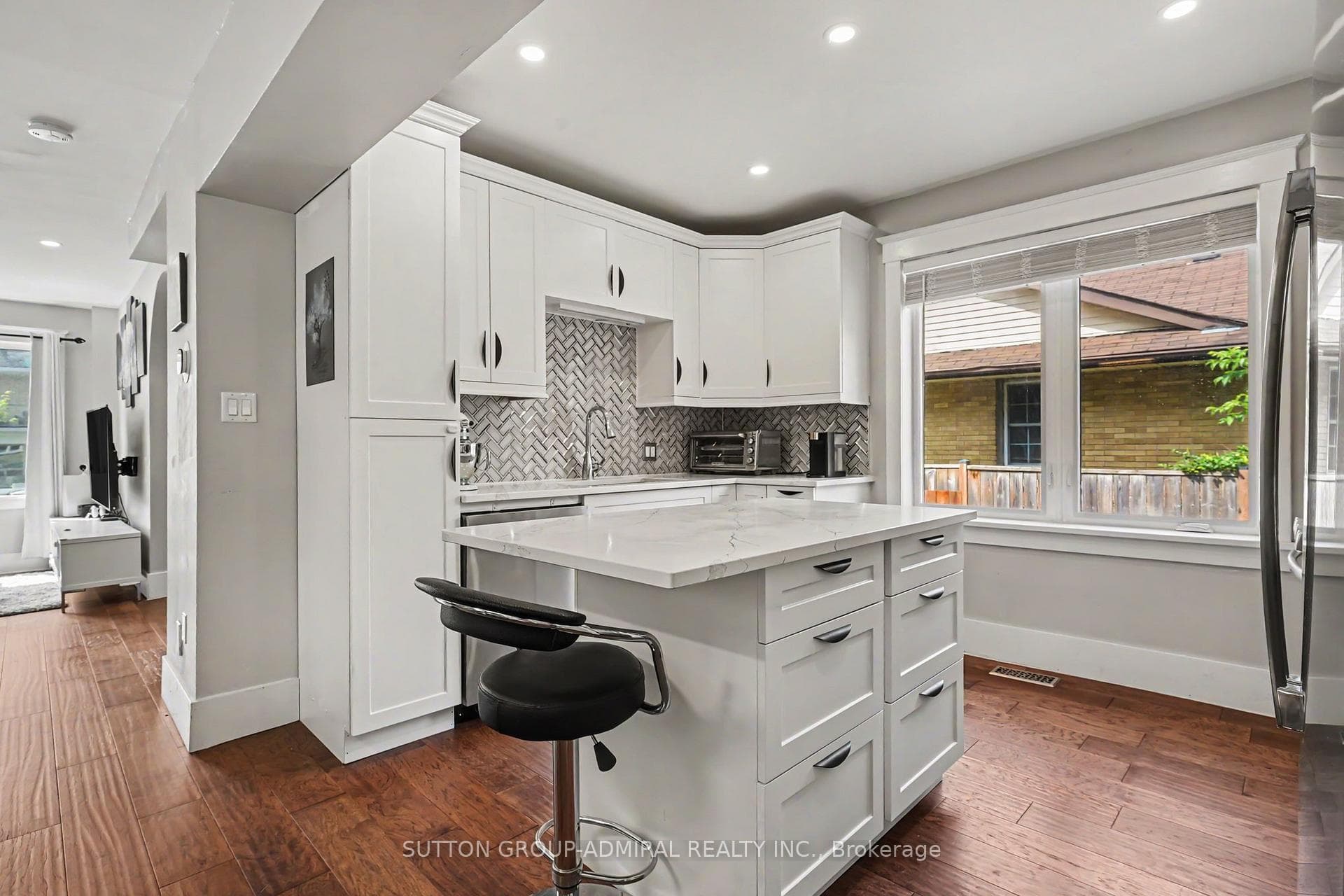 406 Stirling Avenue photo 7