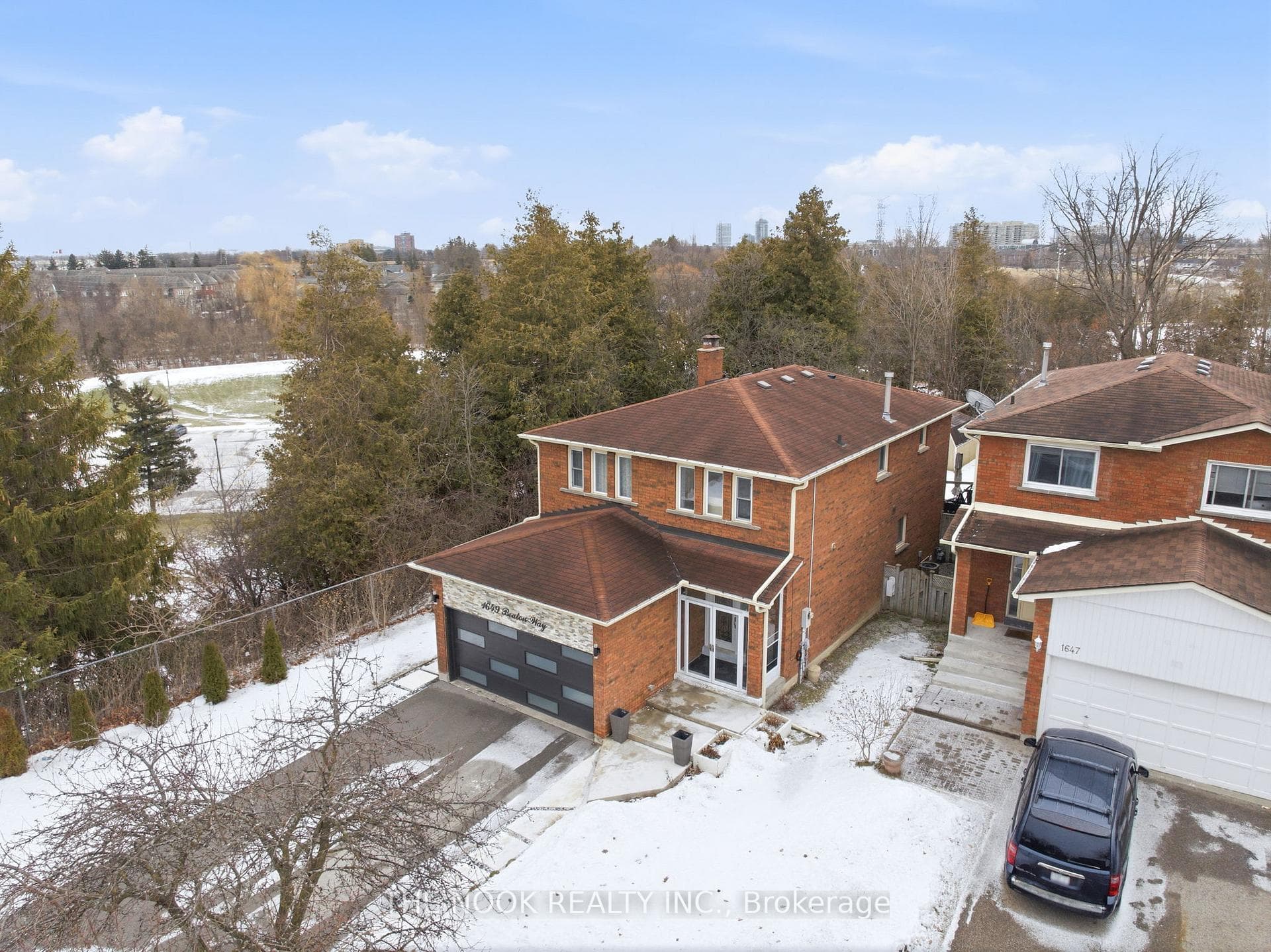 1649 Beaton Way photo 4