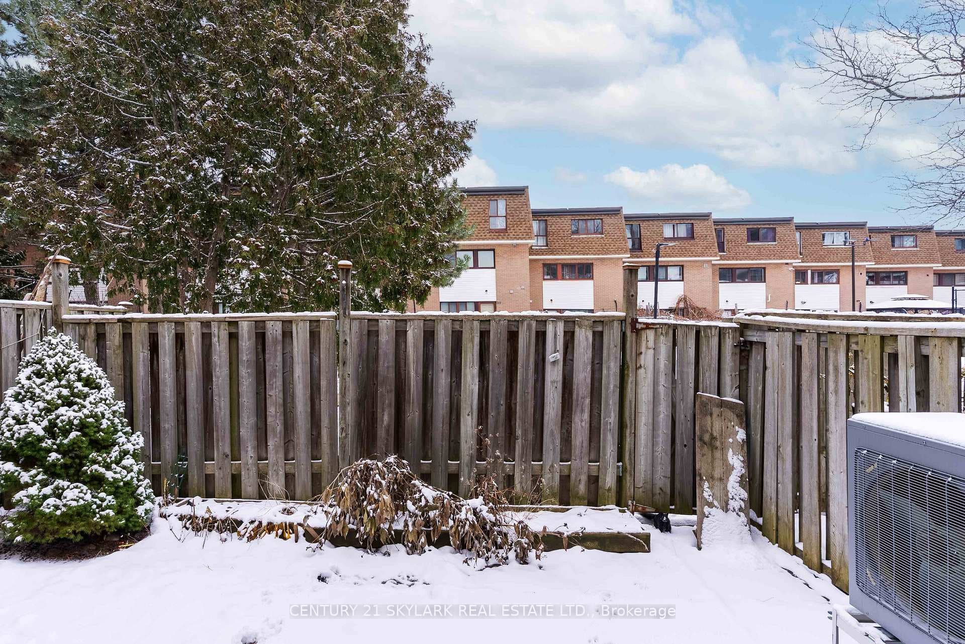 235 Fleetwood Crescent photo 34
