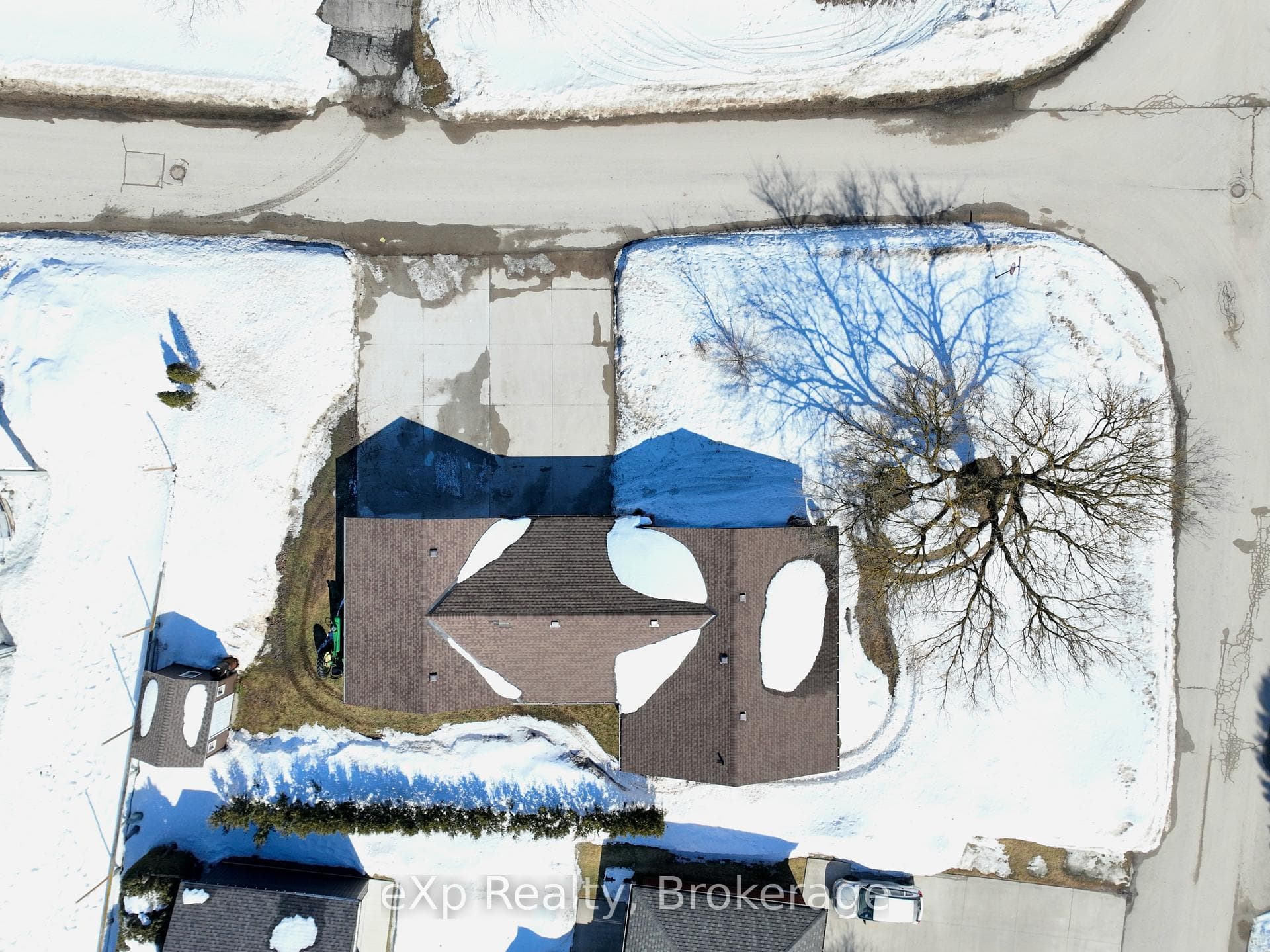93 Elma Centre Street photo 46