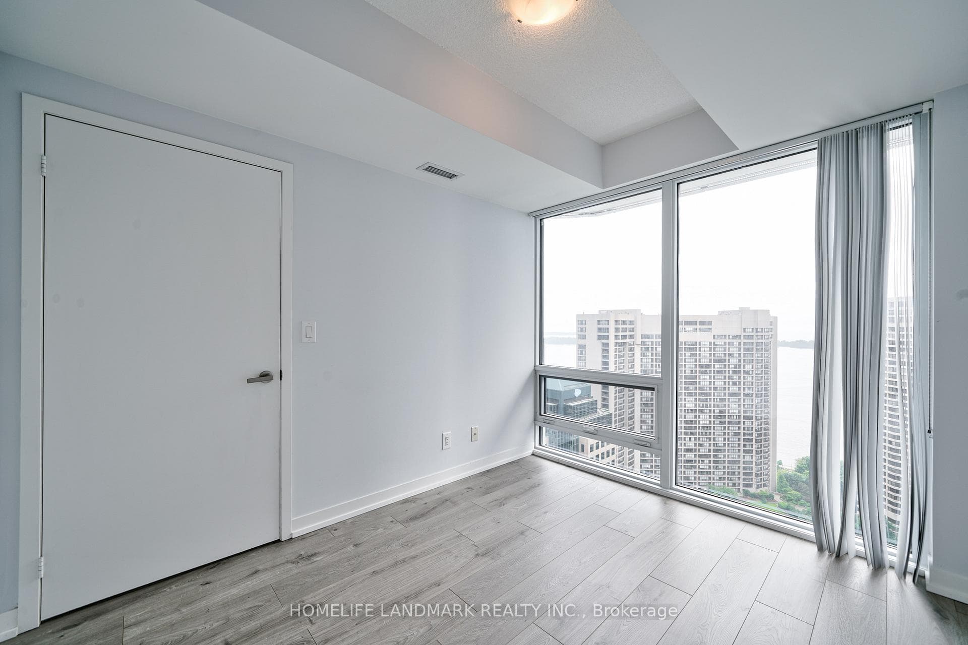 88 Harbour Street Unit 3309 photo 24