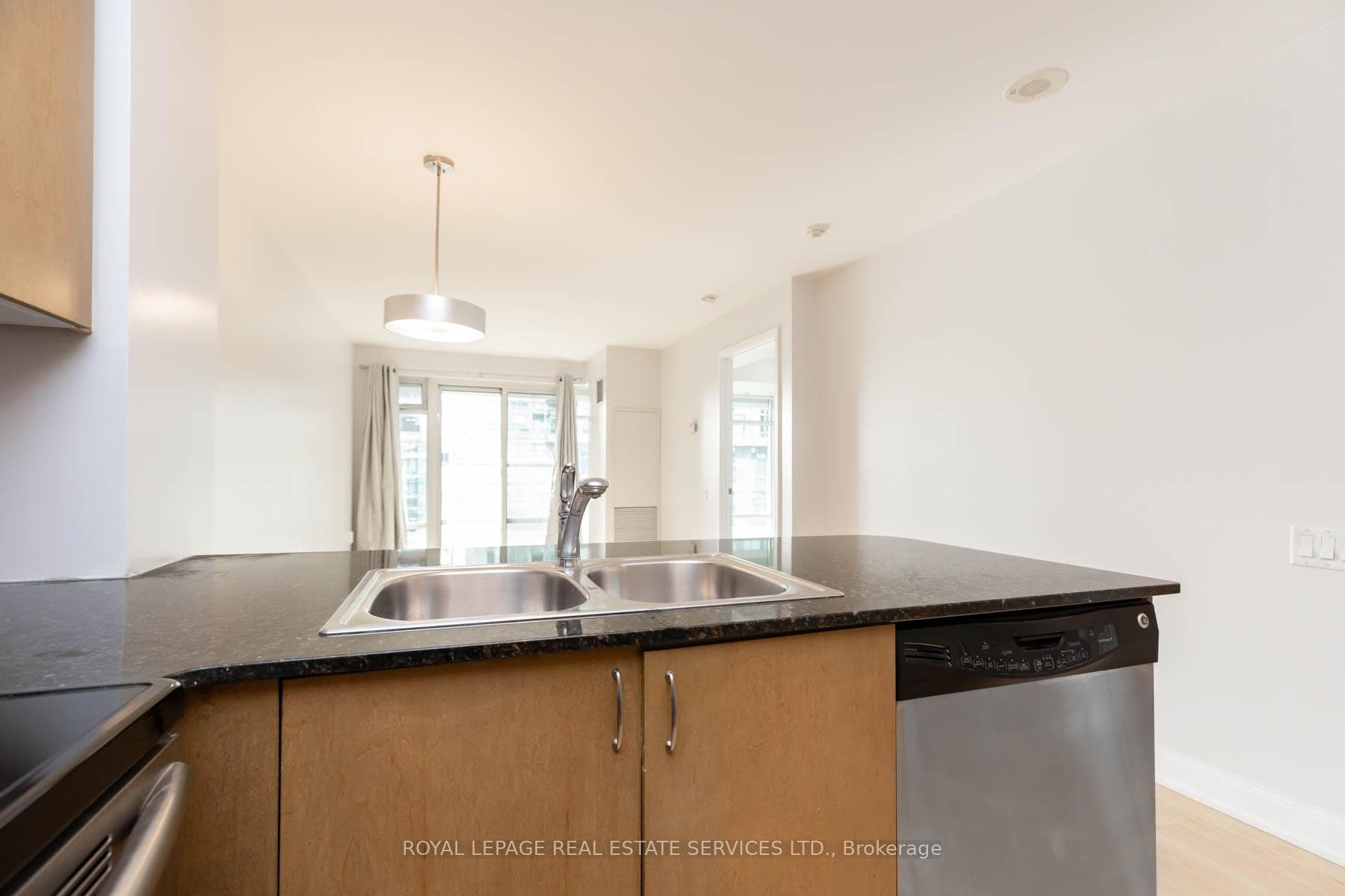 2191 Yonge Street Unit 604 photo 7