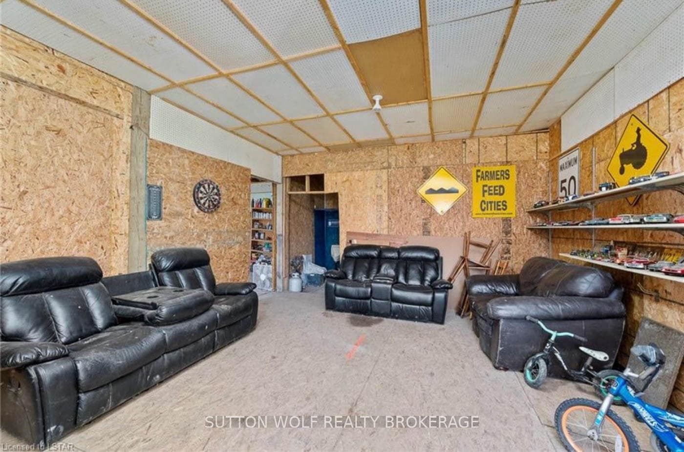 22655 Thames Road photo 32