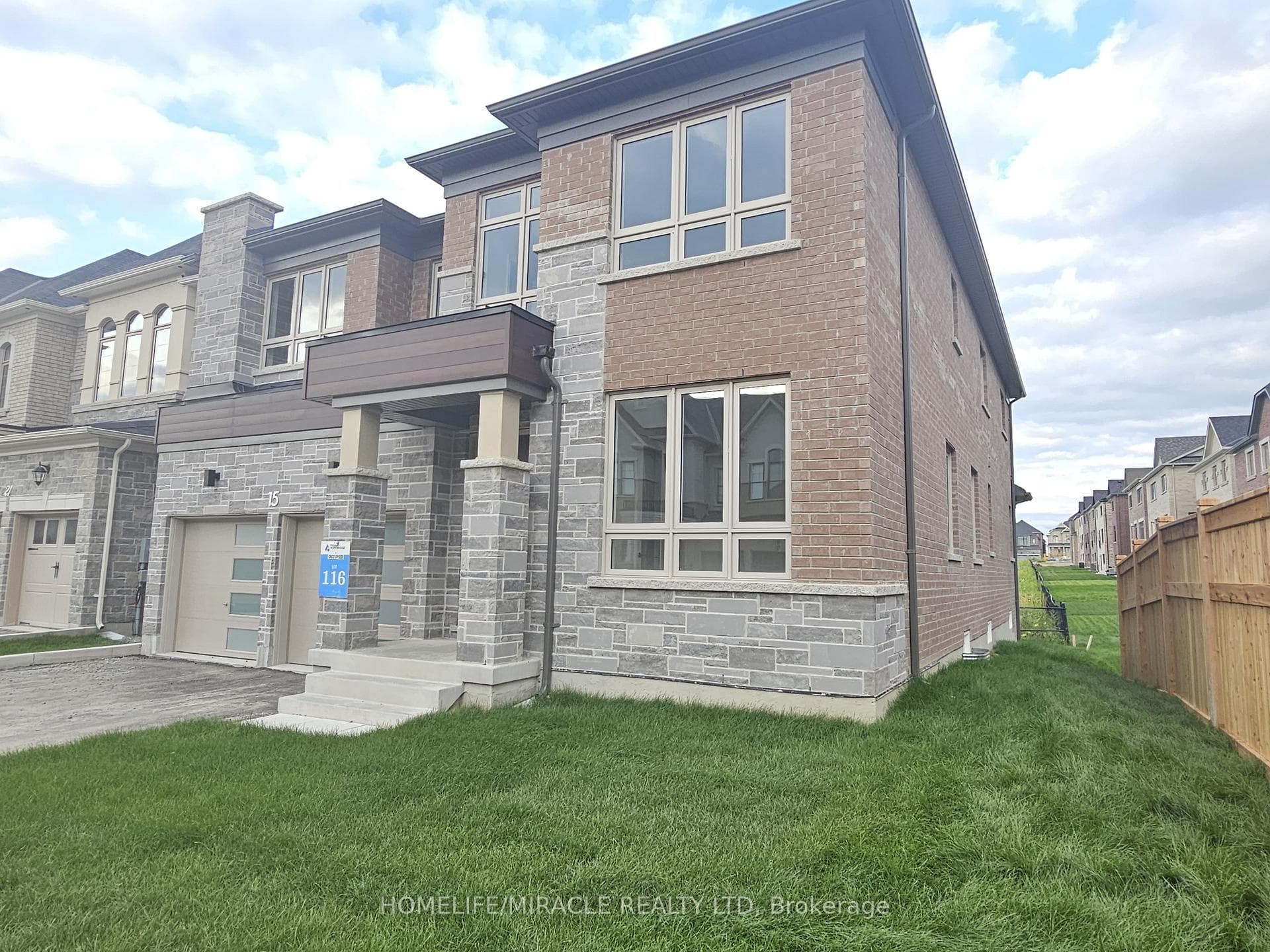 15 Settlers Crescent photo 3