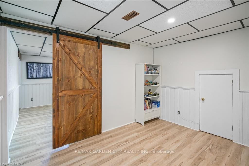670 Vine Street photo 29