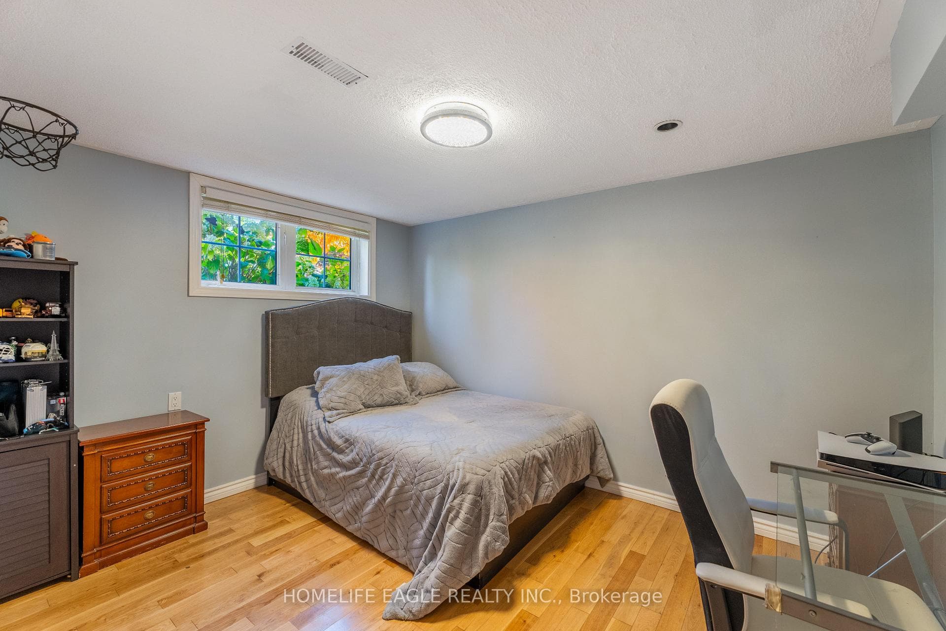 215 Valley View Drive photo 16