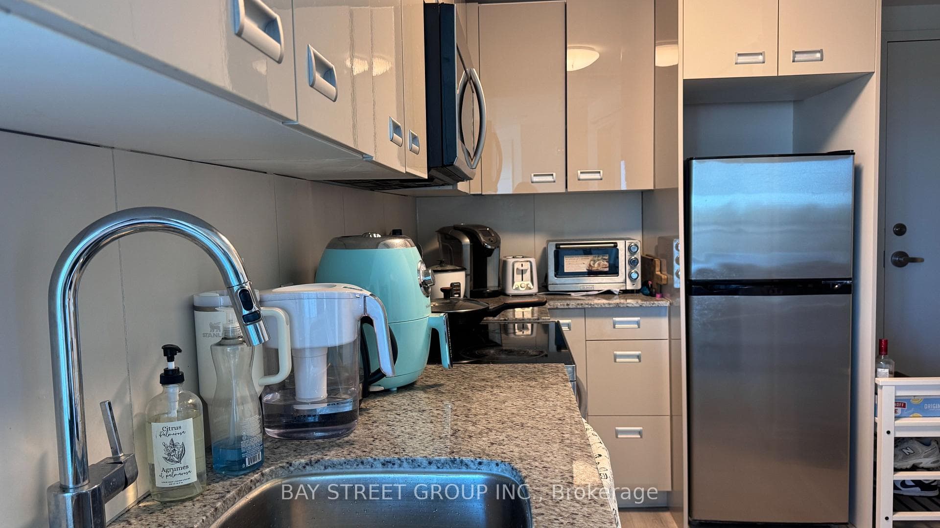 652 Princess Street Unit 813 photo 9