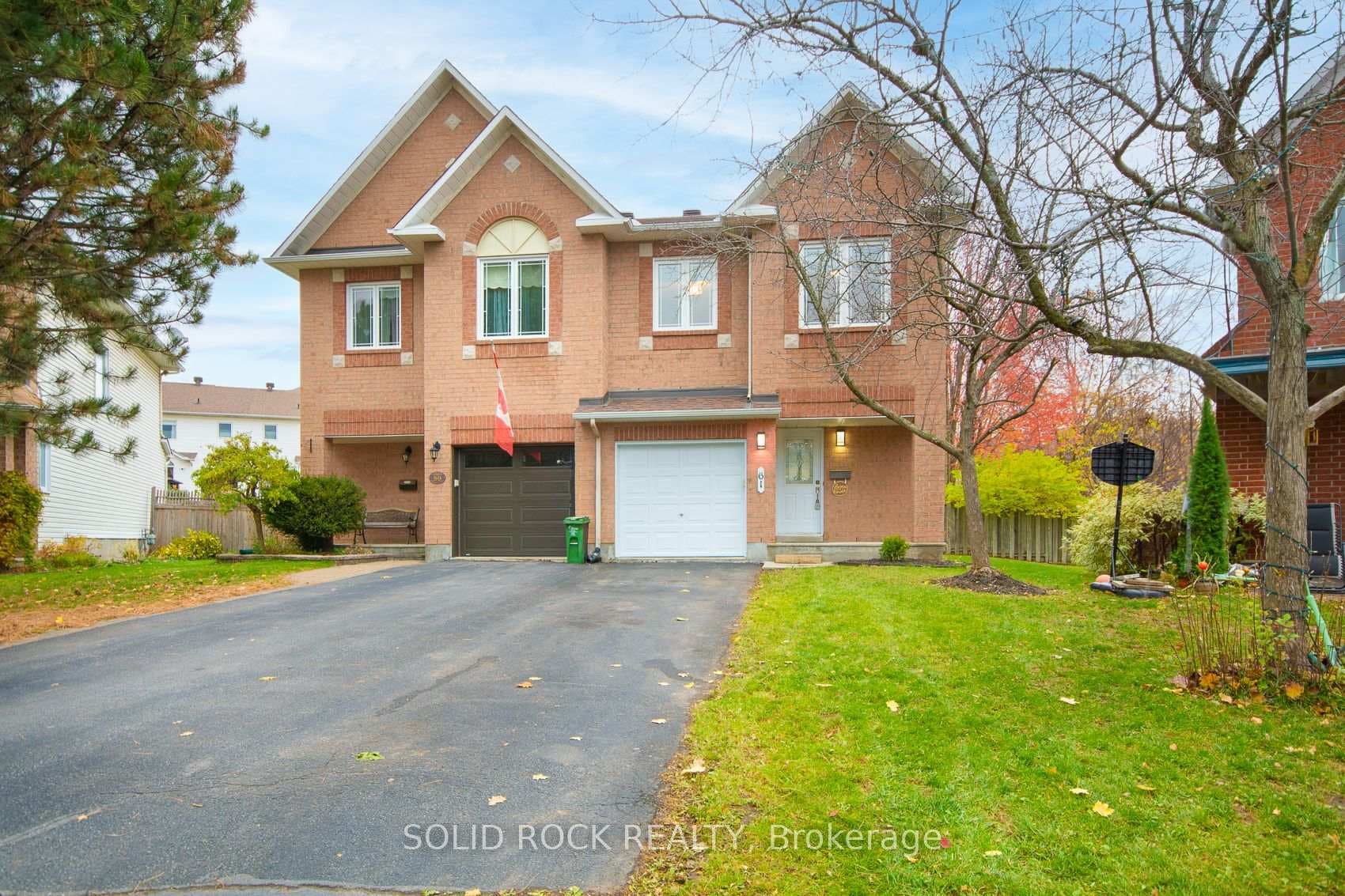 61 Flowertree Crescent photo 2