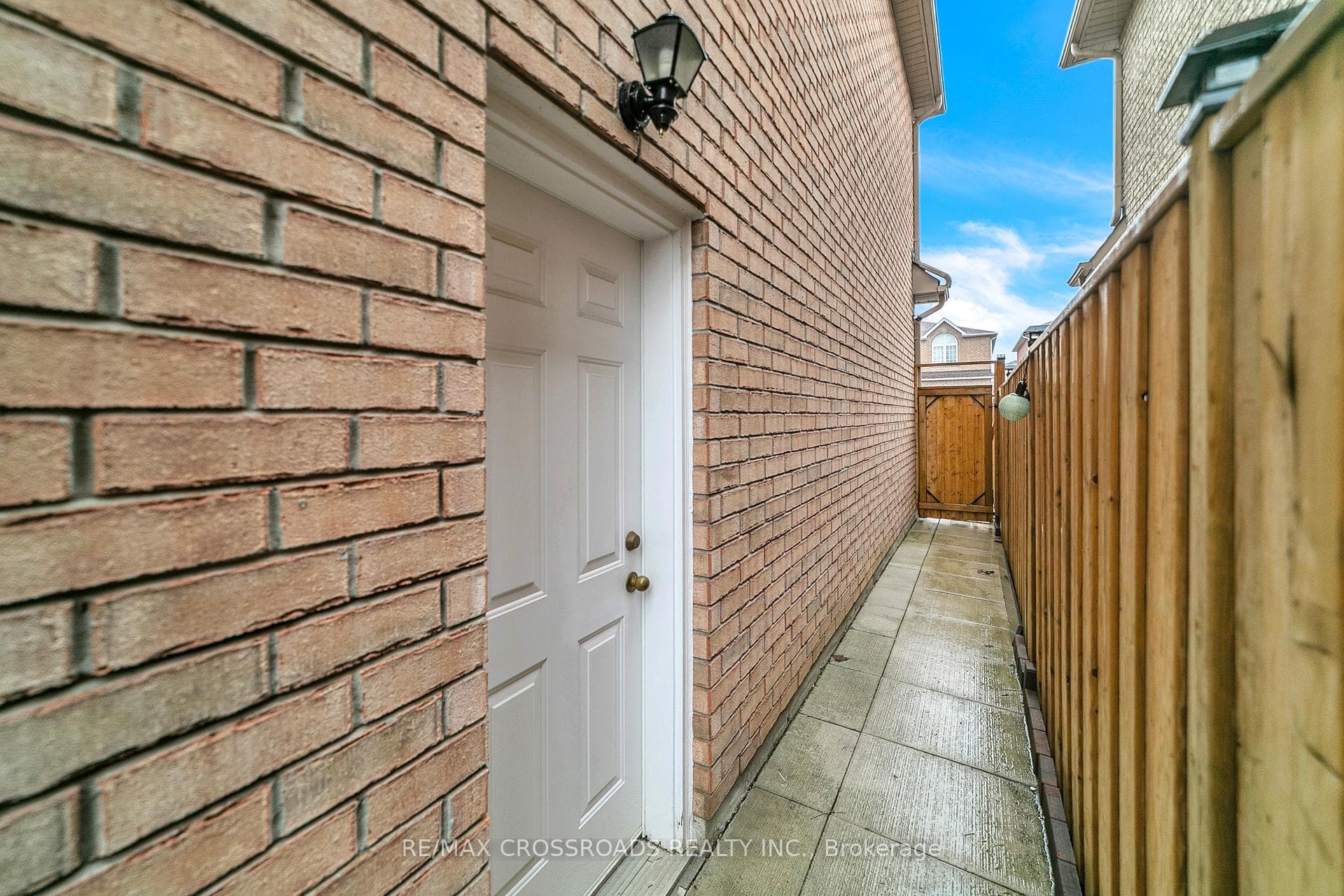 106 Craggview Drive photo 6