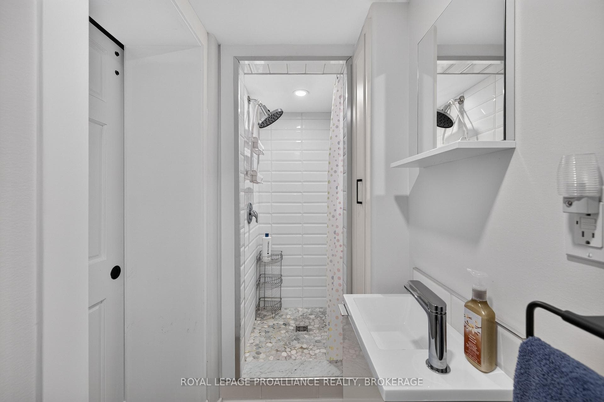 288 Yonge Street photo 30
