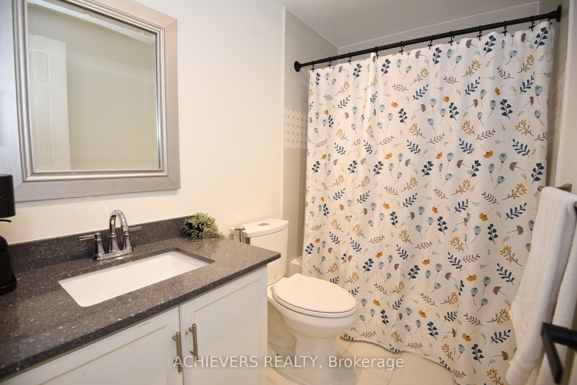 19 Mccullock Crescent photo 32