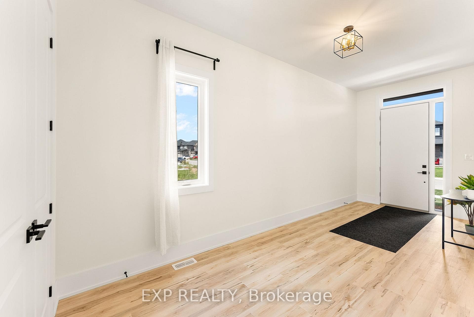 39 Alicia Crescent photo 6