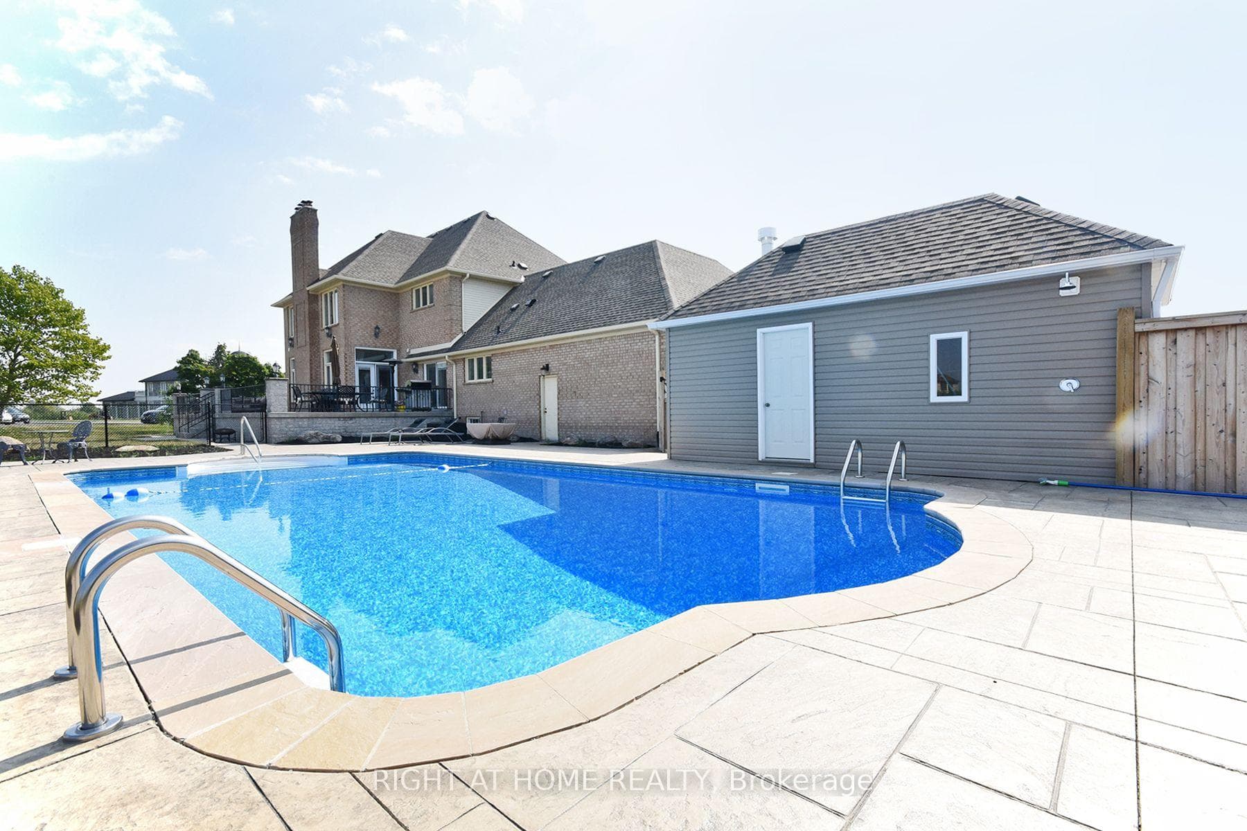23 Fenton Way photo 2