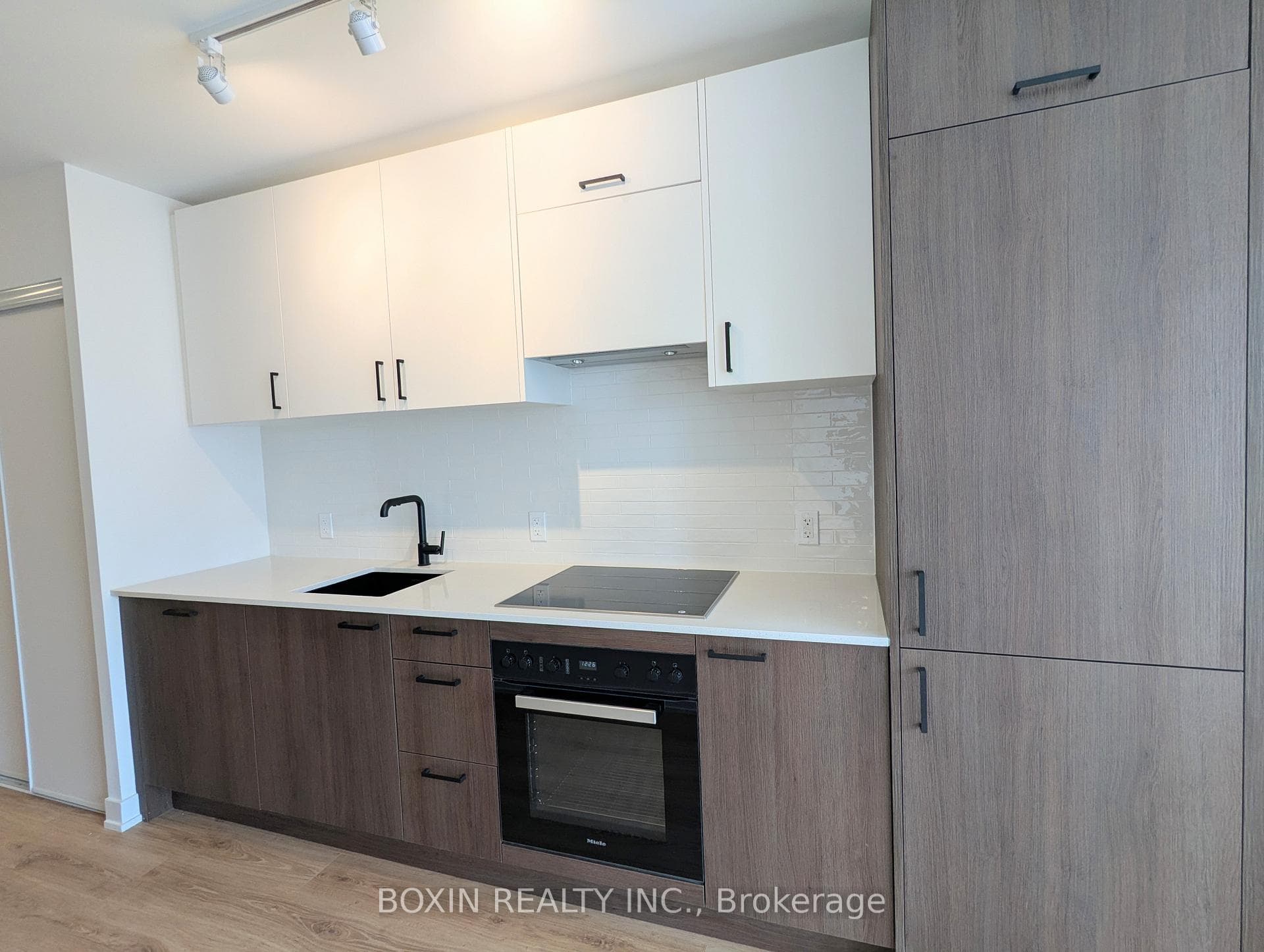 1 Quarrington Lane Unit 617 photo 1