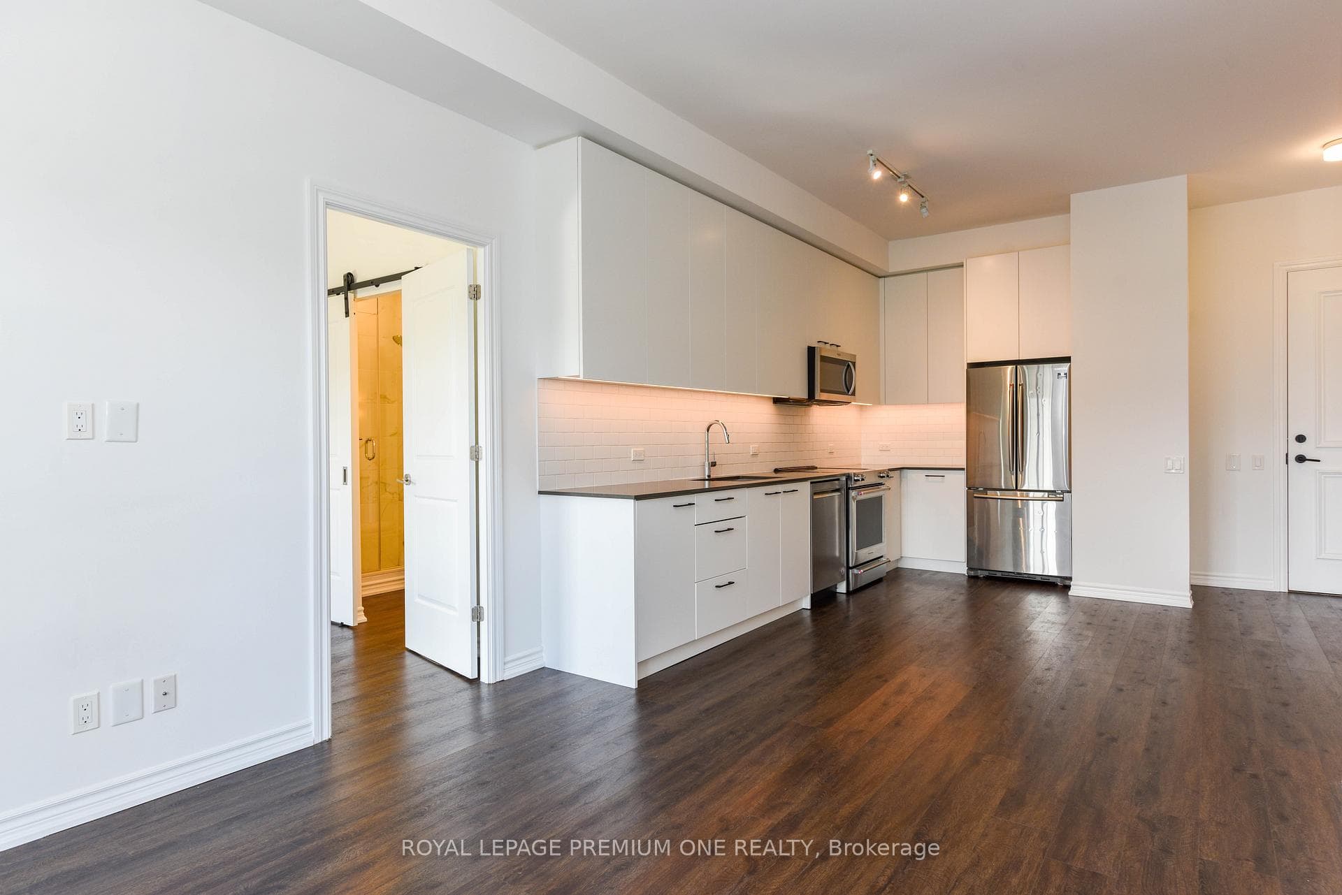 571 Prince Edward Drive Unit 303 photo 4