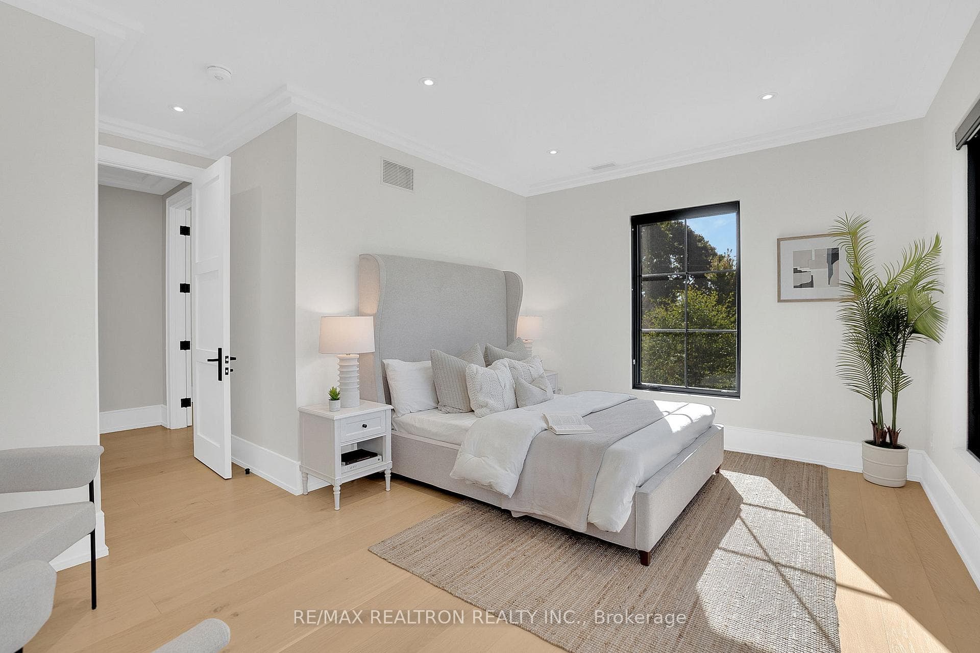 242 Forde Crescent photo 24